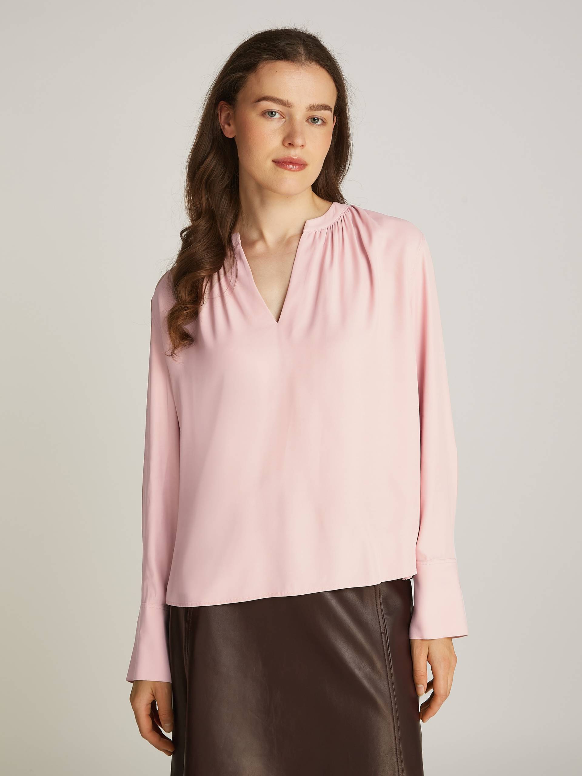 Tommy Hilfiger Langarmbluse »SOFT VIS V NECK LS BLOUSE«, mit Raffungen Tommy Hilfiger Langarmbluse »SOFT VIS V NECK LS BLOUSE«, mit Raffungen von TOMMY HILFIGER