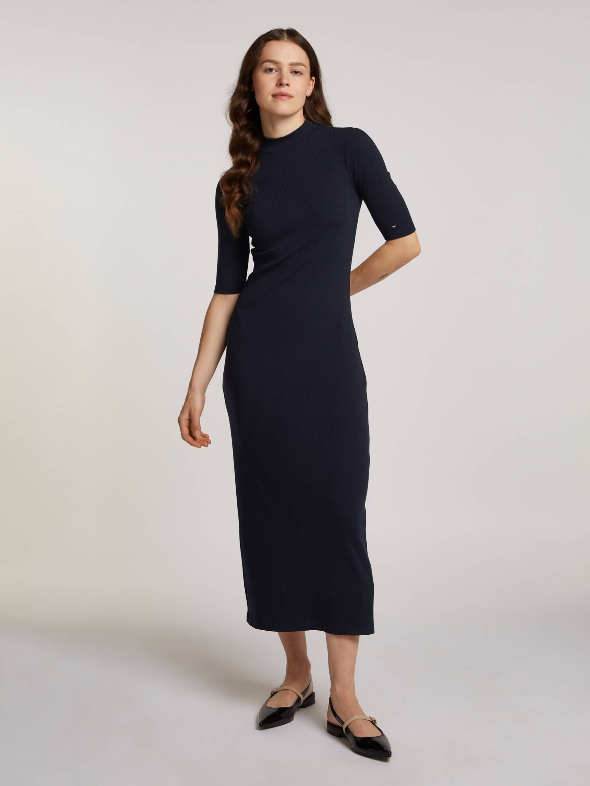 Tommy Hilfiger Midikleid »SLIM 5X2 RIB MIDI DRESS 1/2«, mit gerippter Struktur, Logostickerei von TOMMY HILFIGER