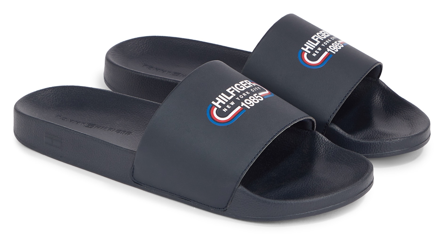 Tommy Hilfiger Pantolette »RWB HILFIGER OLY POOL SLIDE«, Sommerschuh, Schlappen, Poolslides, mit Logoschriftzug am Blatt von TOMMY HILFIGER