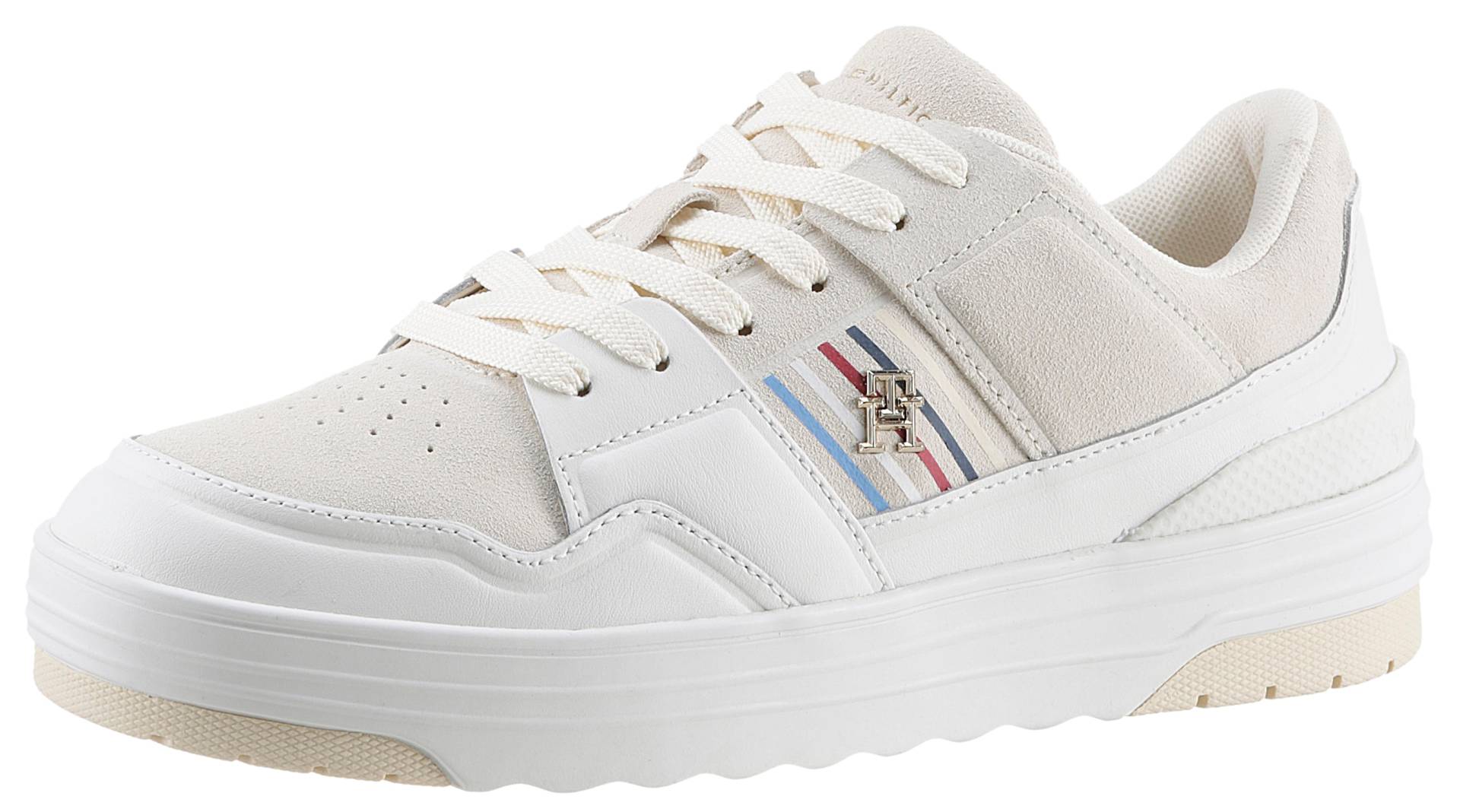 Tommy Hilfiger Plateausneaker »SUEDE STRIPES BASKET LO«, mit seitlichen Streifen, Freizeitschuh, Halbschuh, Schnürschuh von TOMMY HILFIGER