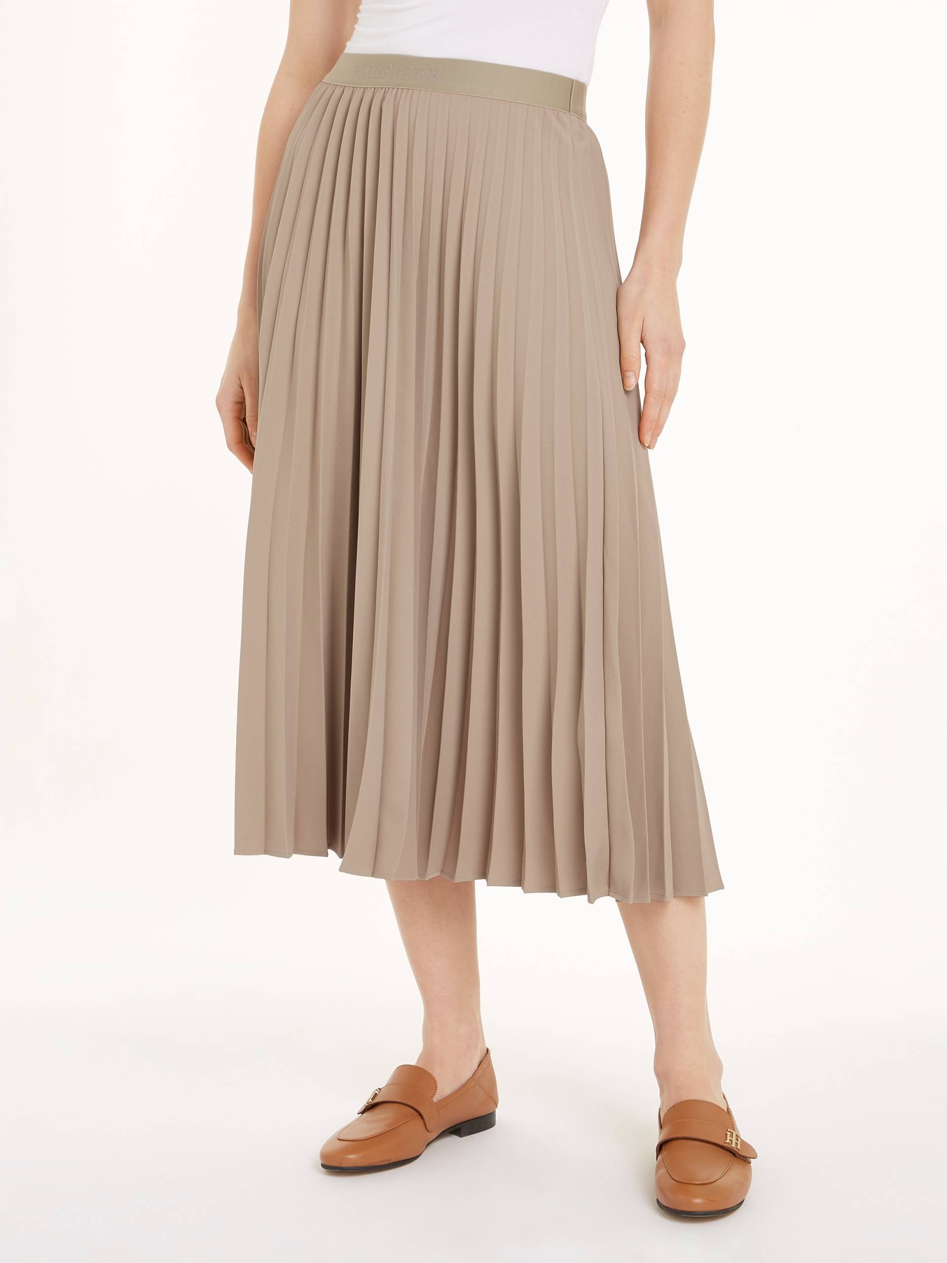 Tommy Hilfiger Plisseerock »FLUID TWILL PLEATED MIDI SKIRT«, Webrock mit Markenlabel von TOMMY HILFIGER