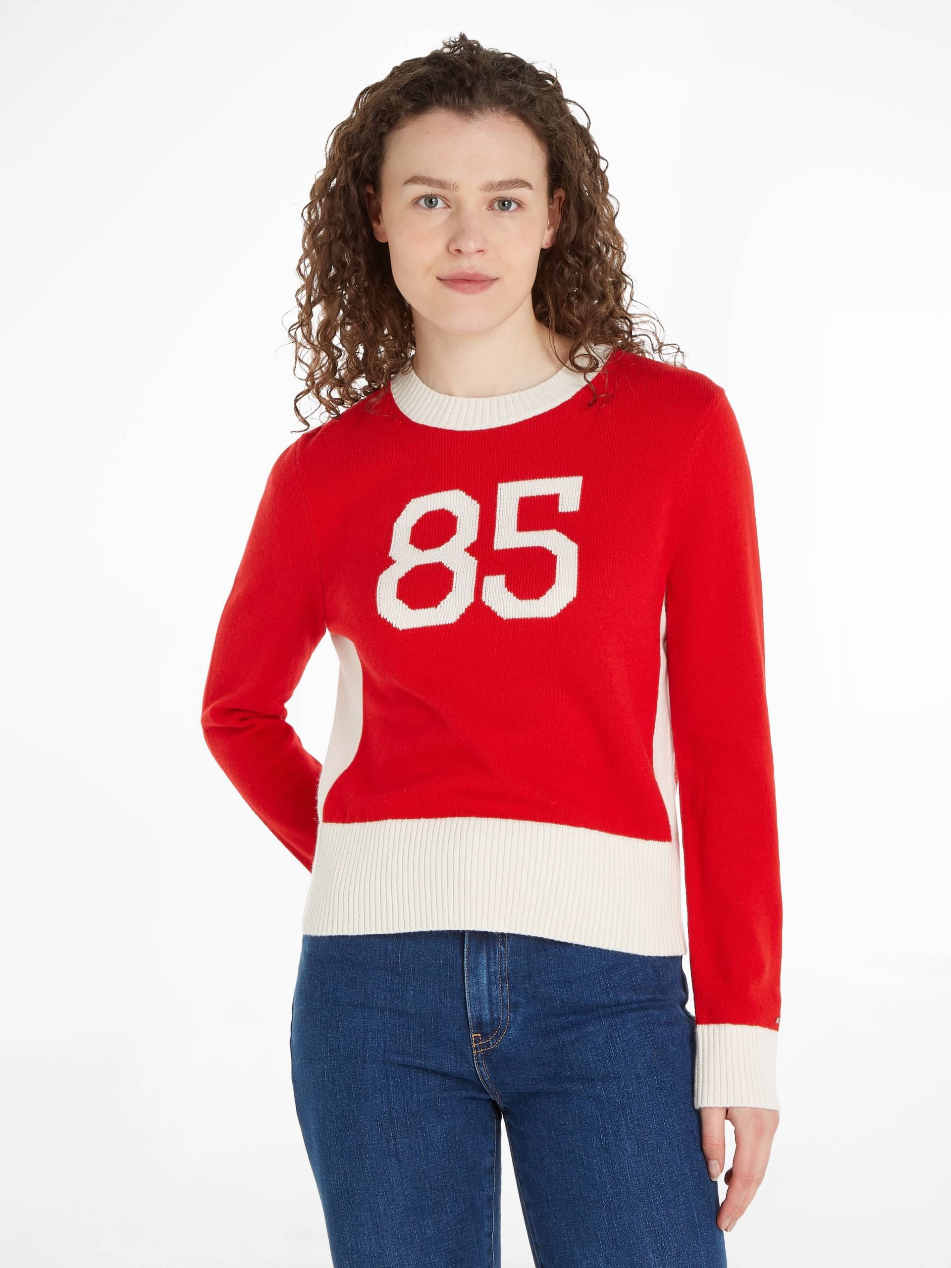 Tommy Hilfiger Rundhalspullover »VARSITY 85 GRAPHIC C-NK SWT«, mit Logopatch von TOMMY HILFIGER