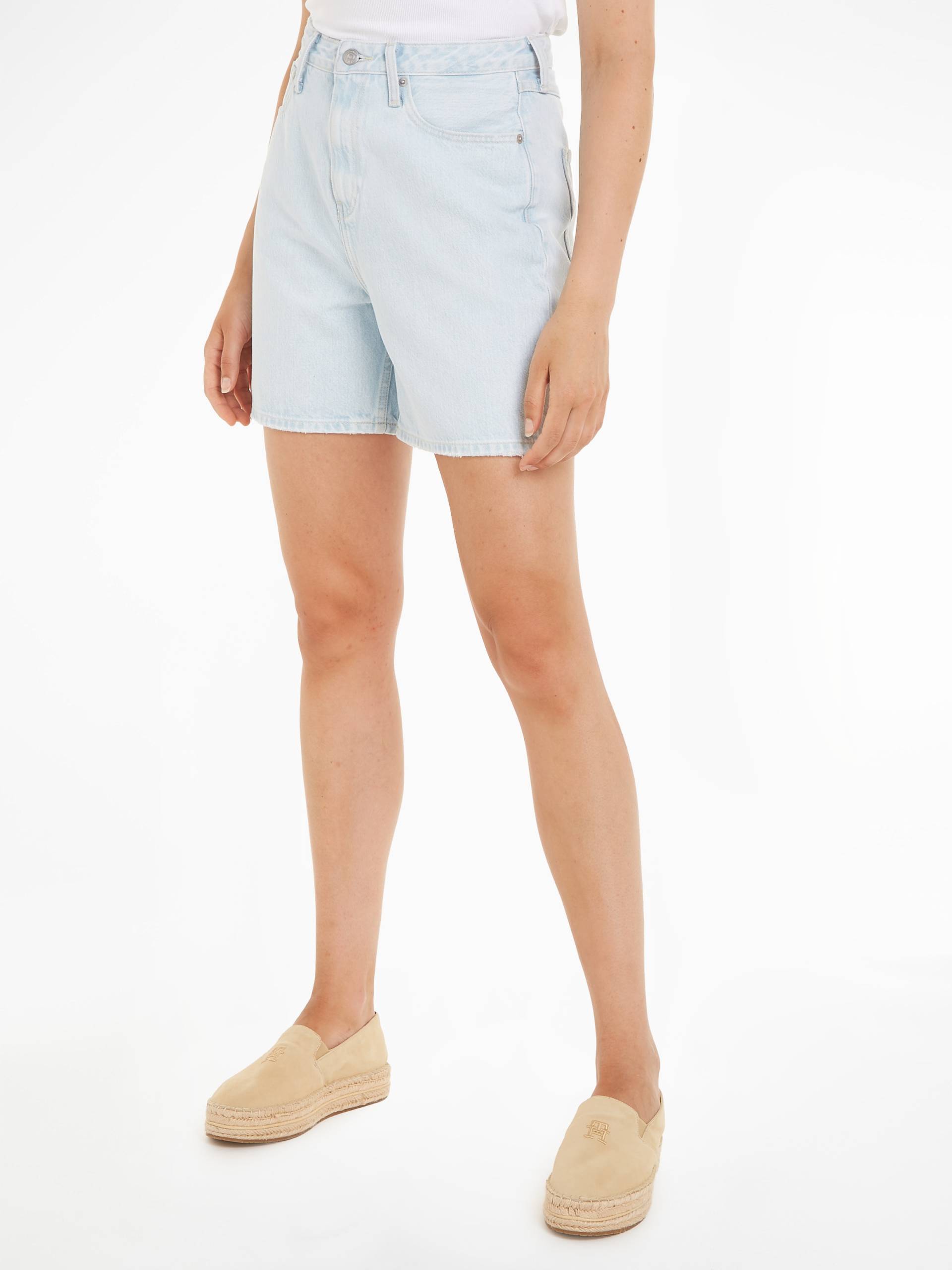 Tommy Hilfiger Shorts »DNM STRAIGHT SHORT HW LOLA«, mit Markenlabel von TOMMY HILFIGER