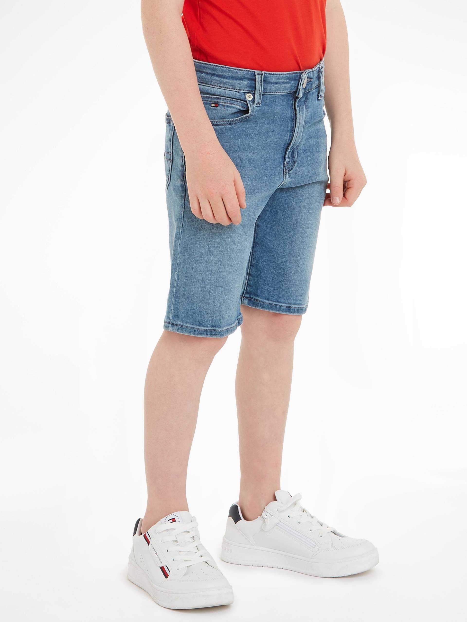 Tommy Hilfiger Shorts »MODERN STRAIGHT SHORTS«, mit Markendetails von TOMMY HILFIGER