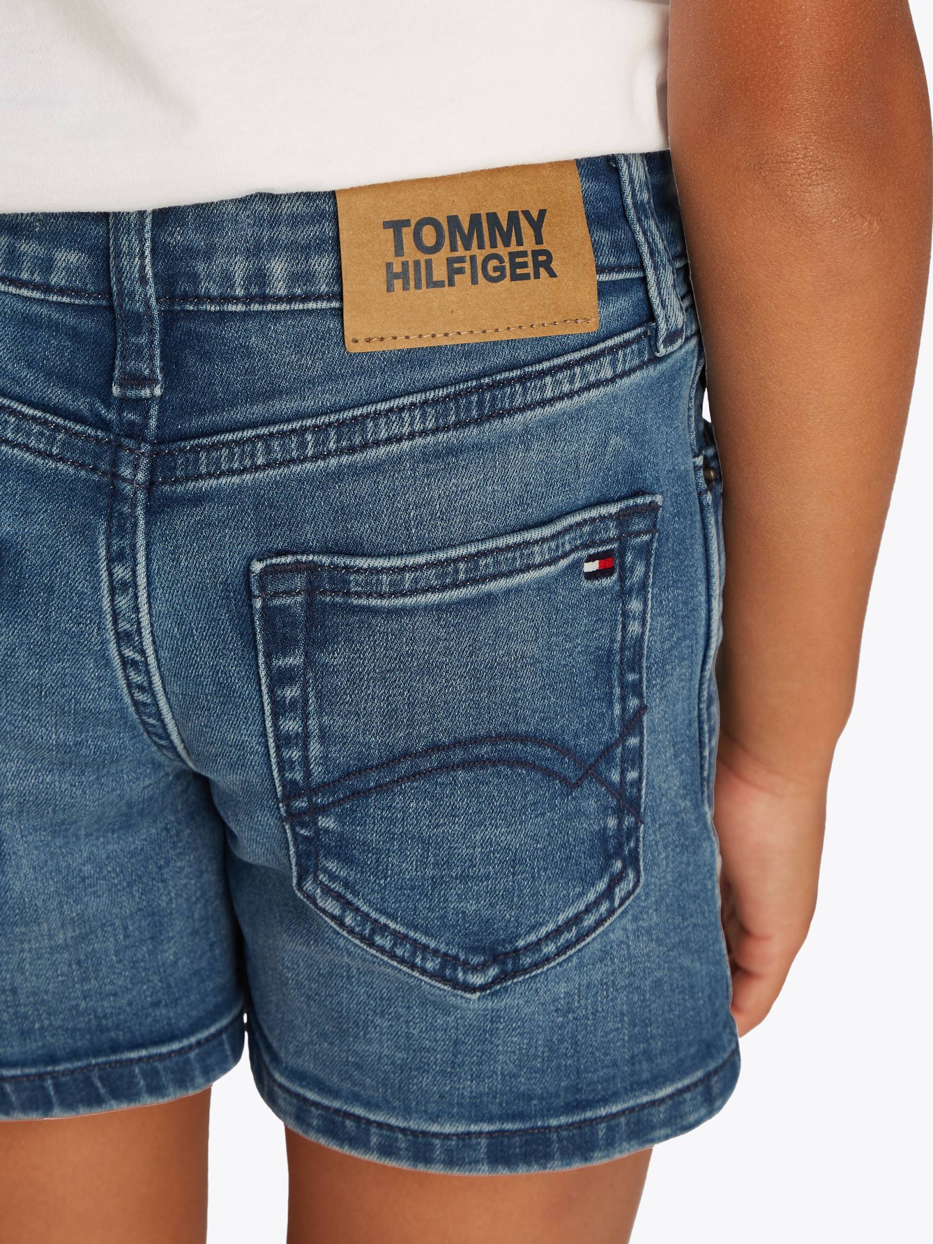 Tommy Hilfiger Shorts »NORA SHORT«, in blauer Waschung Tommy Hilfiger Shorts »NORA SHORT«, in blauer Waschung von TOMMY HILFIGER