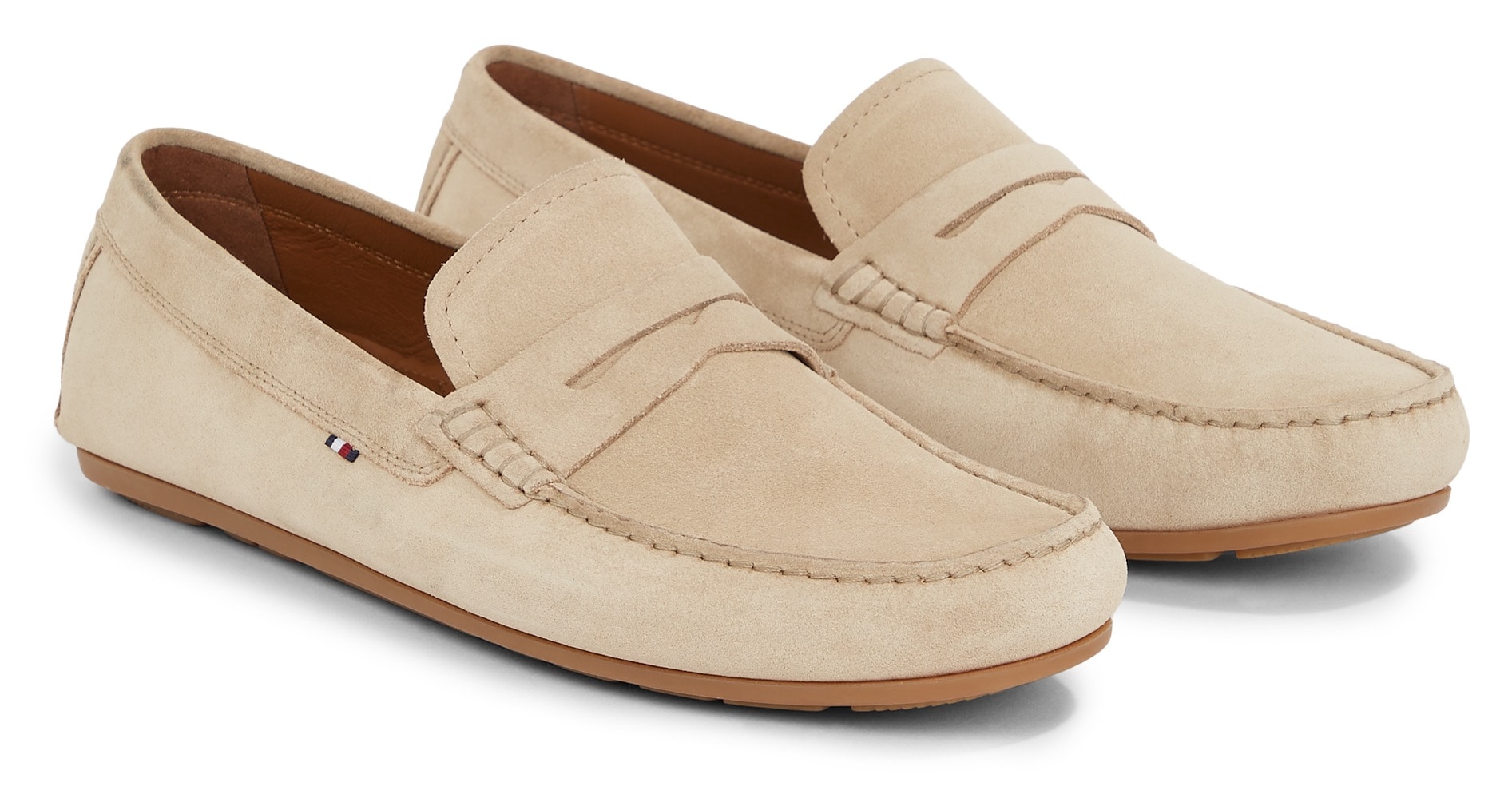 Tommy Hilfiger Slipper »CASUAL HILFIGER SUEDE DRIVER«, Pennyloafer, Slipper, Mokassin mit Zierriegel, schmale Form von TOMMY HILFIGER