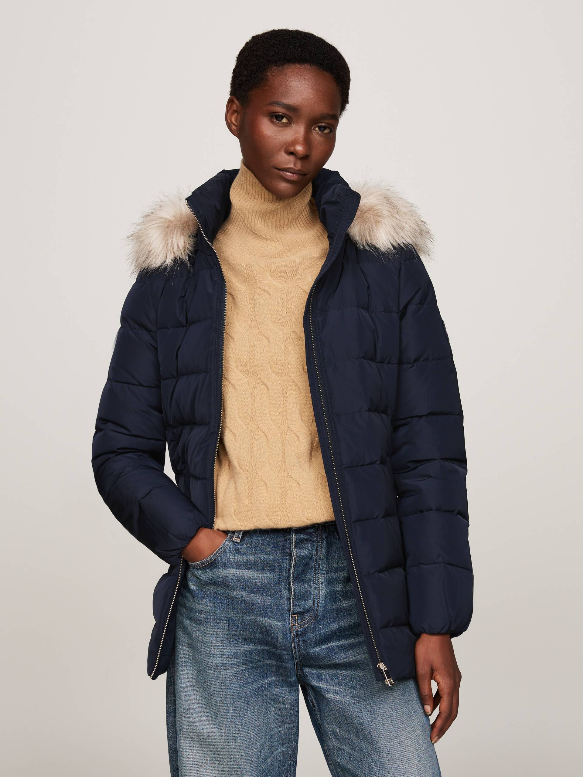 Tommy Hilfiger Steppjacke, mit Kapuze, mit Logopatch Tommy Hilfiger Steppjacke, mit Kapuze, mit Logopatch von TOMMY HILFIGER