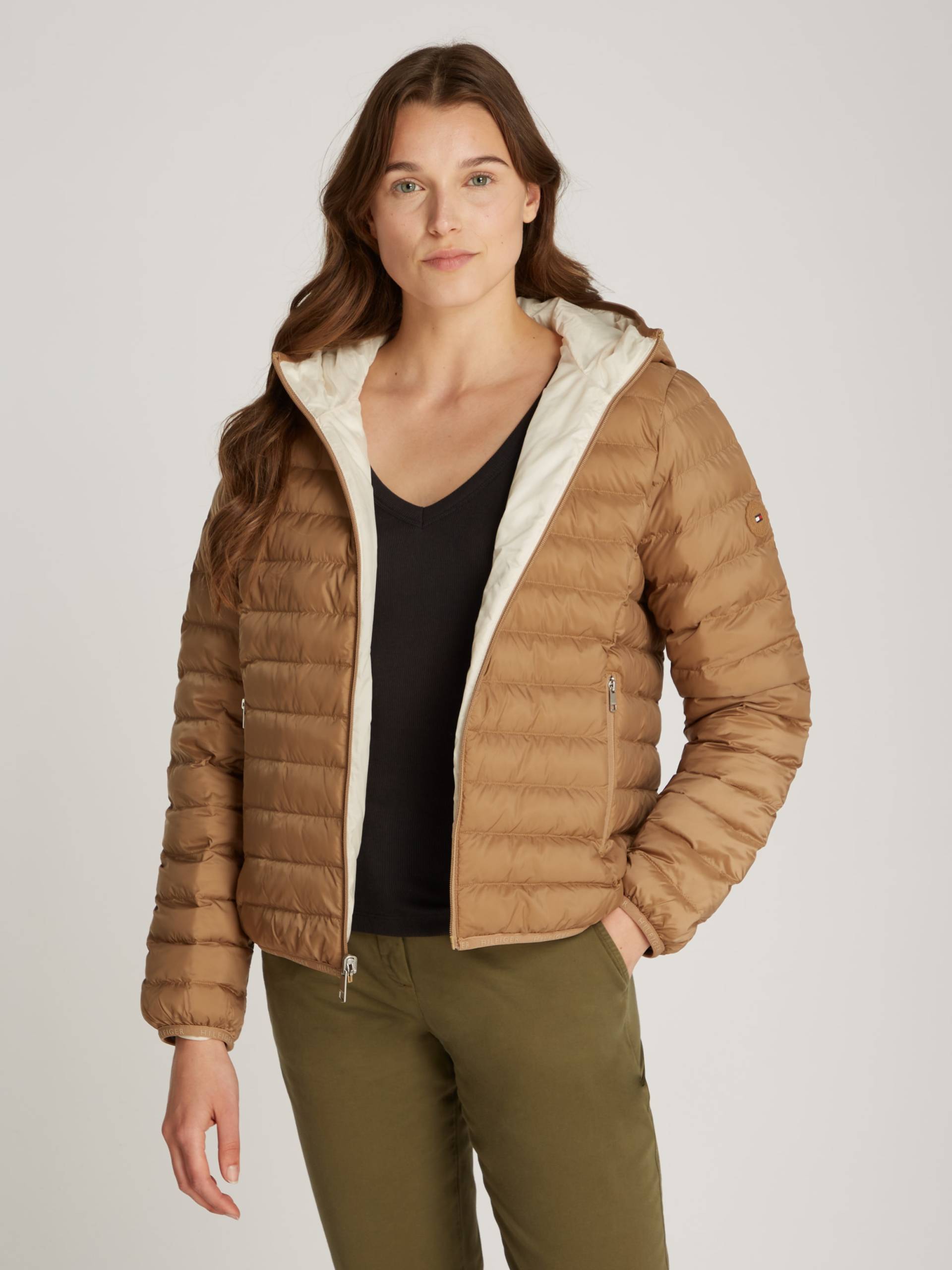 Tommy Hilfiger Steppjacke »REVERSIBLE LW PADDED JACKET«, mit Kapuze, mit reversible Tragemöglichkeit, leichte Wattierung, Logo-Patch von TOMMY HILFIGER