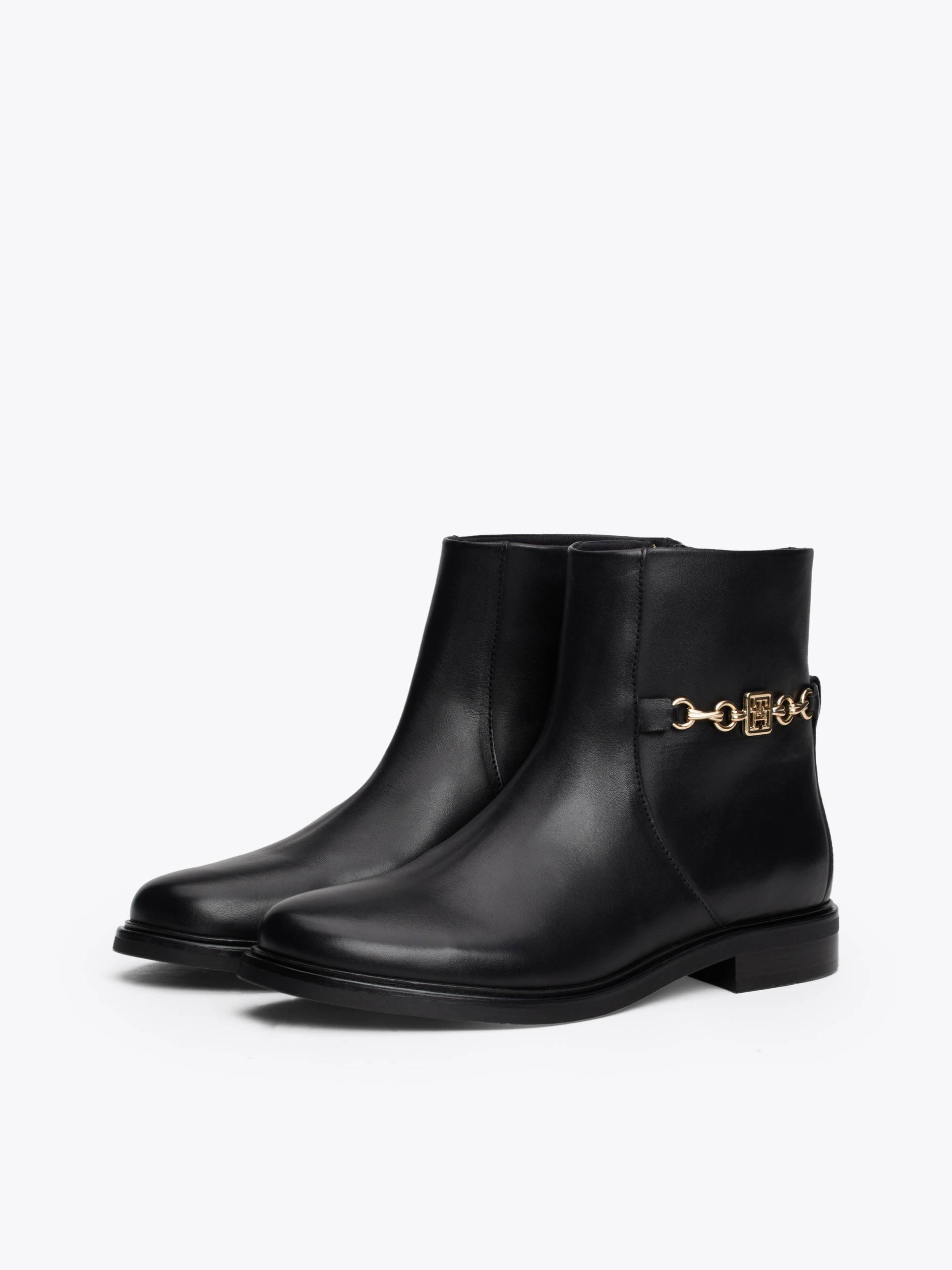 Tommy Hilfiger Stiefelette »TH CHAIN LEATHER LOW BOOTIE«, Blockabsatz, Businesschuh, Ankleboots mit goldfarbener Zierkette von TOMMY HILFIGER