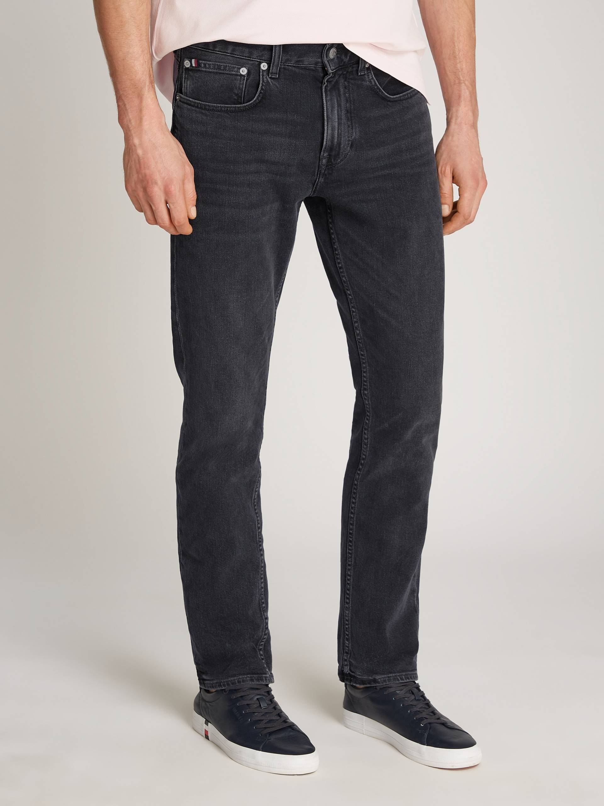 Tommy Hilfiger Straight-Jeans »STRAIGHT DENTON STR CLARK BLACK«, in schwarzer Waschung Tommy Hilfiger Straight-Jeans »STRAIGHT DENTON STR CLARK BLACK«, in schwarzer Waschung von TOMMY HILFIGER