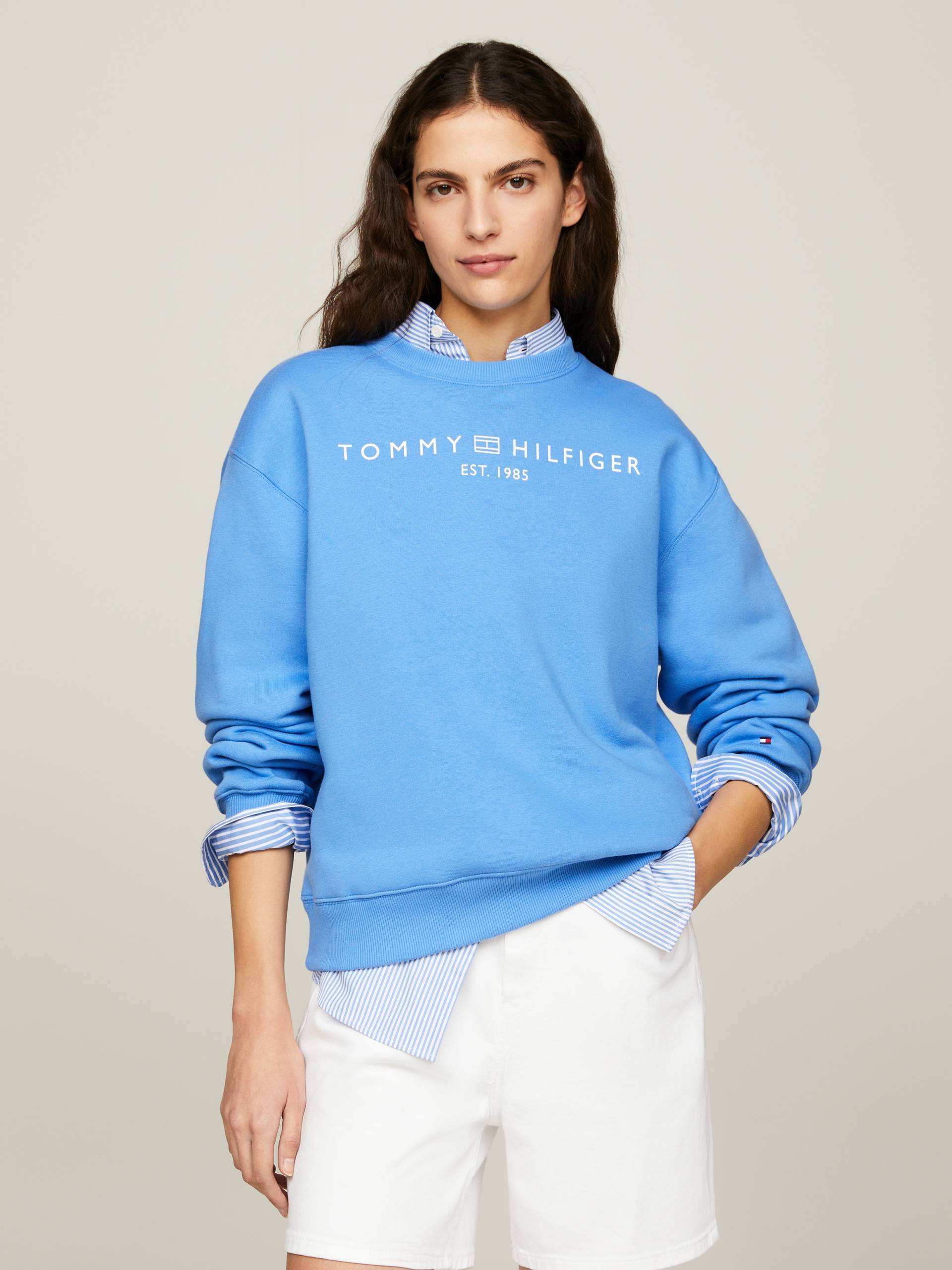 Tommy Hilfiger Sweatshirt »MDRN REG CORP LOGO C-NK SWTSHRT«, im hüftlangen Schnitt, Tommy Hilfiger Logoschriftzug mit Flag-Frame von TOMMY HILFIGER