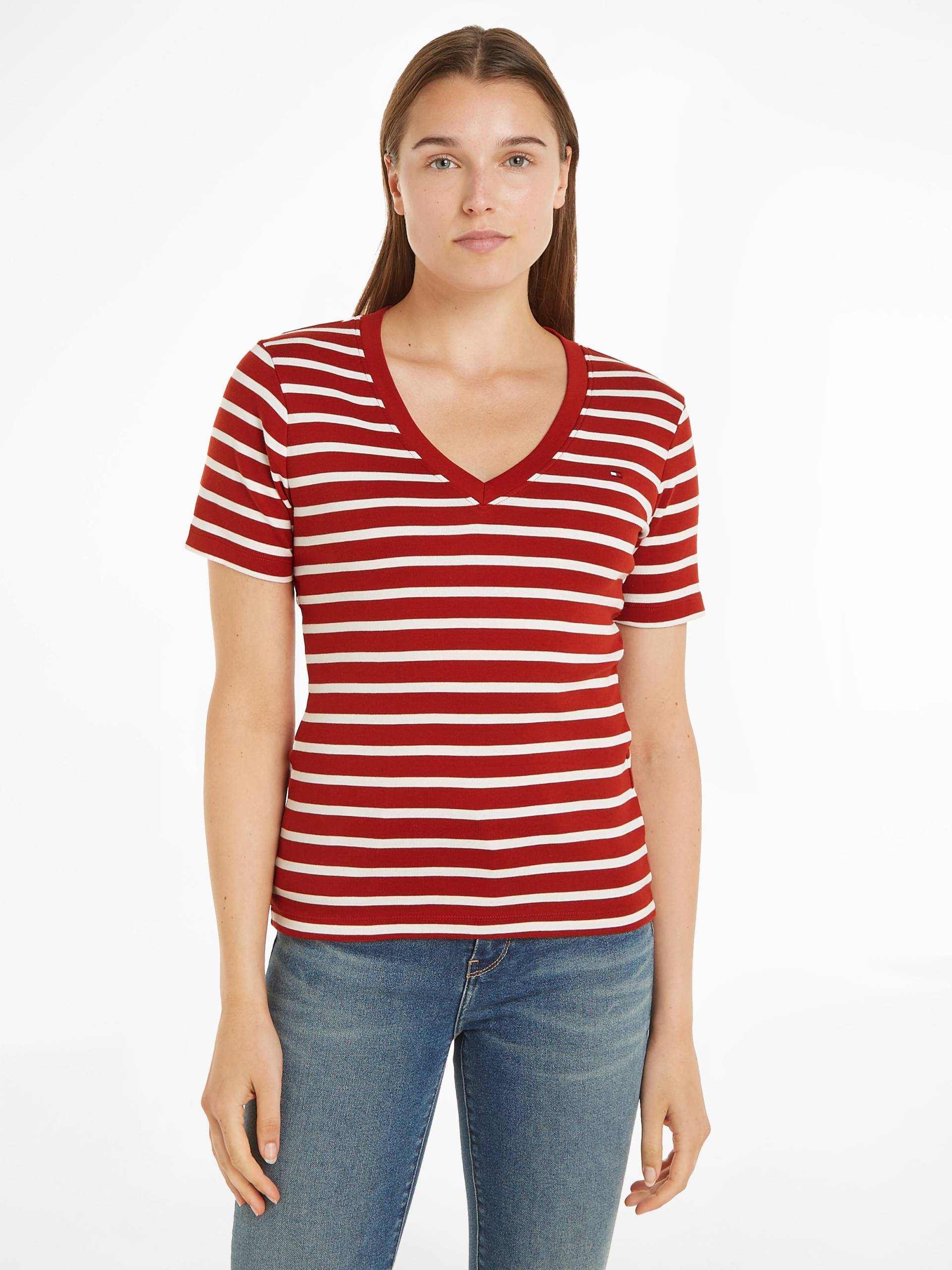 Tommy Hilfiger T-Shirt »SLIM CODY V-NK SS«, mit Logostickerei Tommy Hilfiger T-Shirt »SLIM CODY V-NK SS«, mit Logostickerei von TOMMY HILFIGER