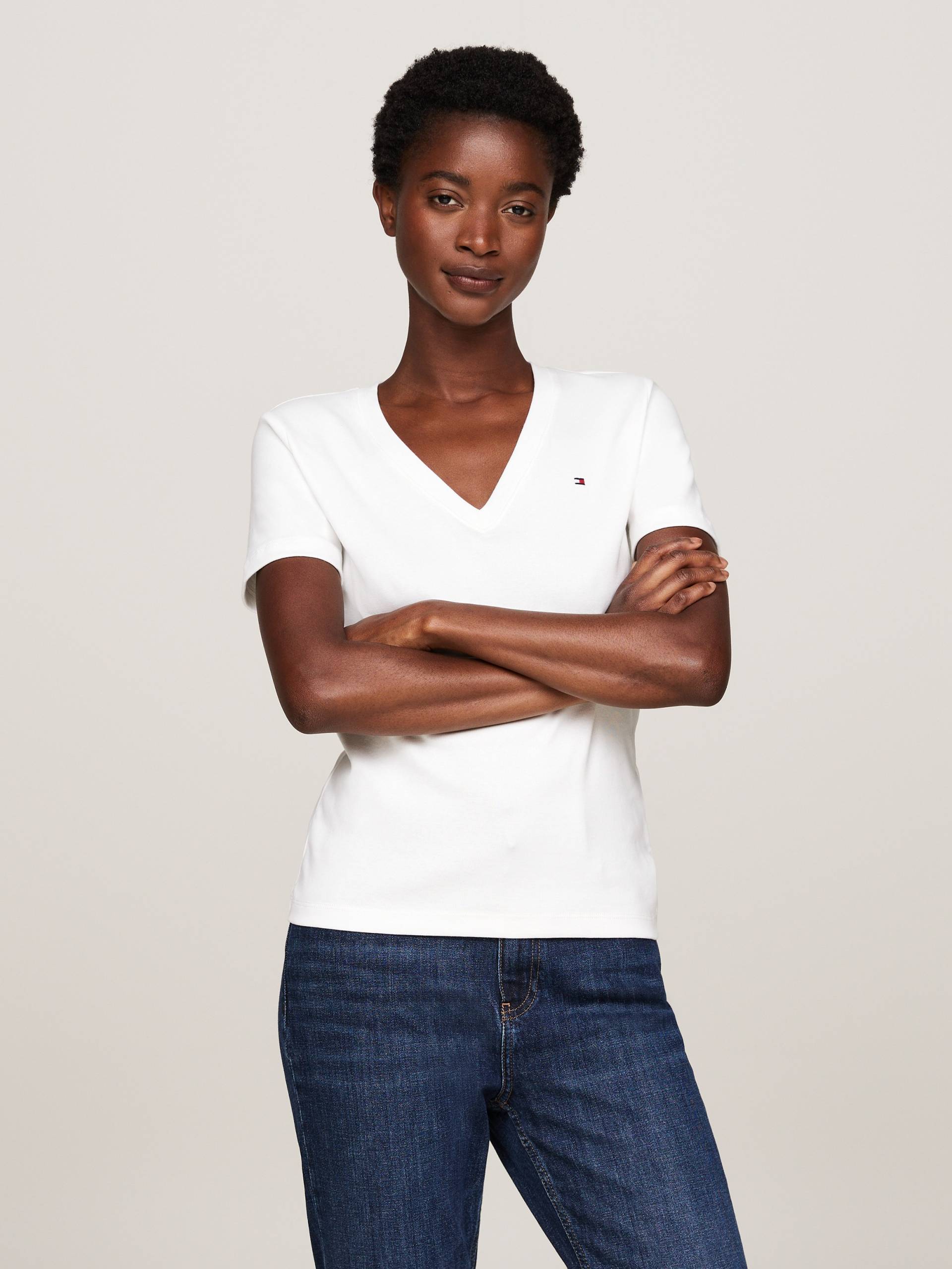 Tommy Hilfiger T-Shirt »SLIM CODY V-NK SS«, mit Logostickerei Tommy Hilfiger T-Shirt »SLIM CODY V-NK SS«, mit Logostickerei von TOMMY HILFIGER