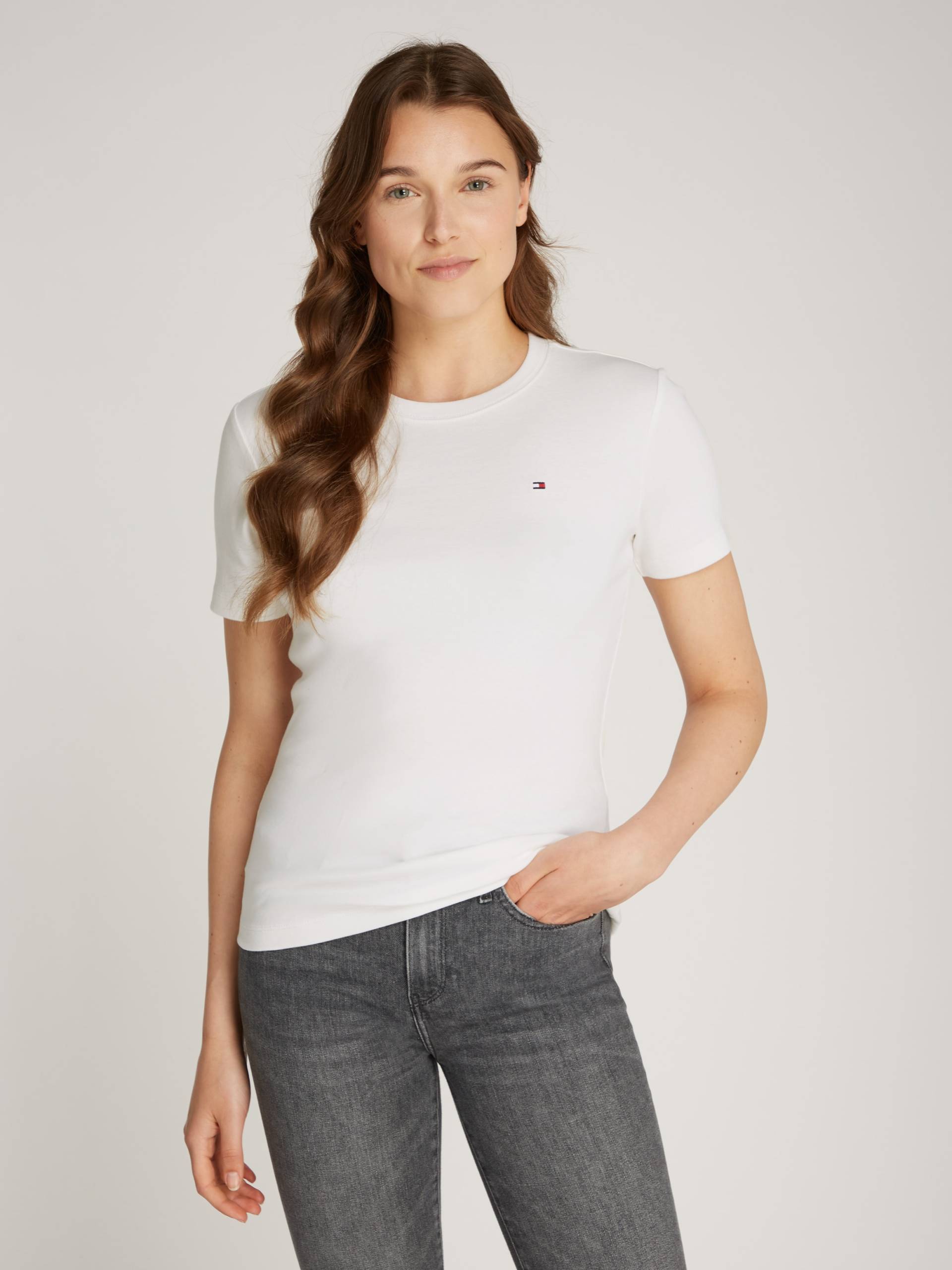 Tommy Hilfiger T-Shirt »SLIM CODY C-NK SS«, mit Logostickerei Tommy Hilfiger T-Shirt »SLIM CODY C-NK SS«, mit Logostickerei von TOMMY HILFIGER