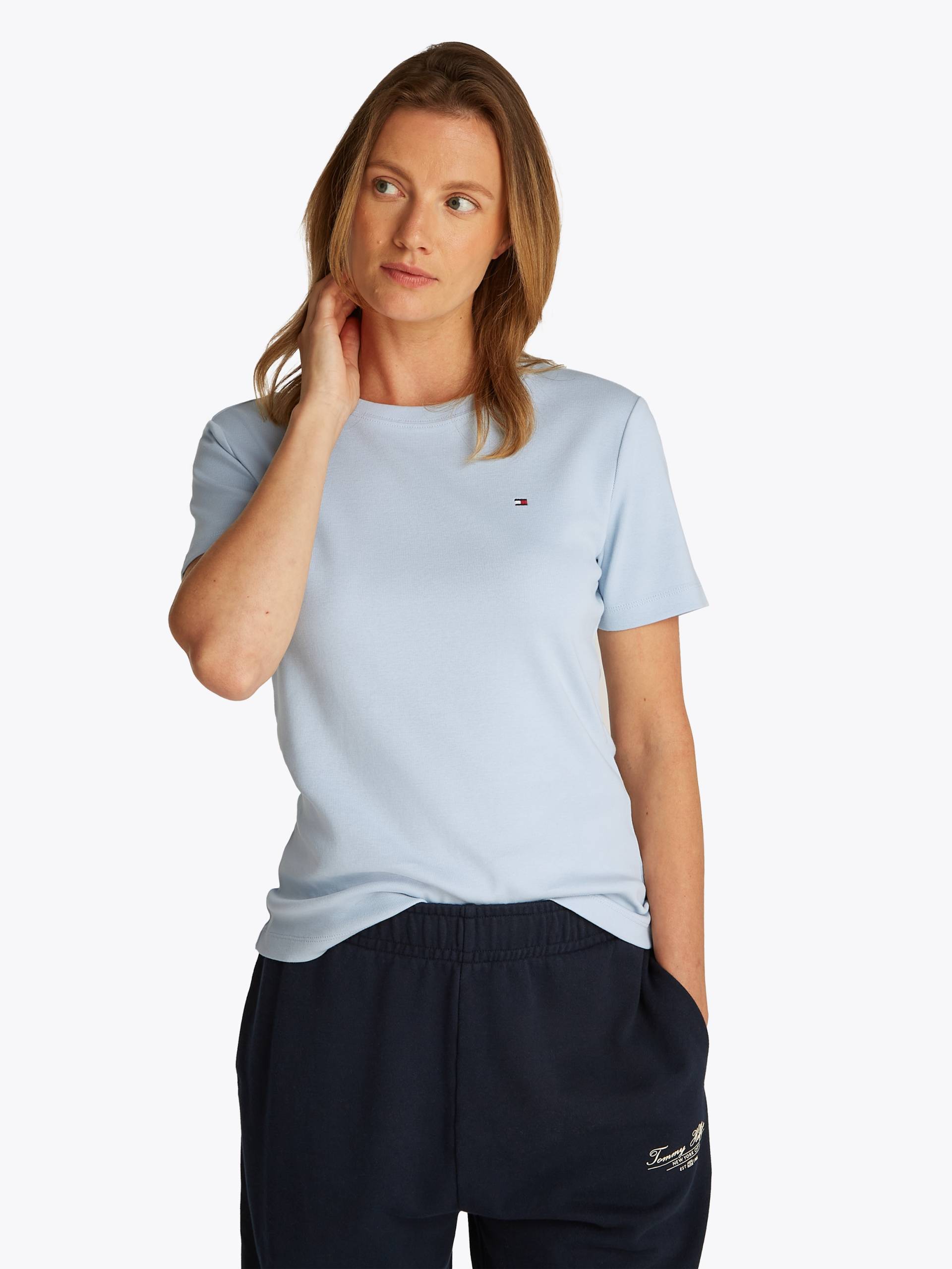 Tommy Hilfiger T-Shirt »SLIM CODY C-NK SS«, mit Logostickerei Tommy Hilfiger T-Shirt »SLIM CODY C-NK SS«, mit Logostickerei von TOMMY HILFIGER