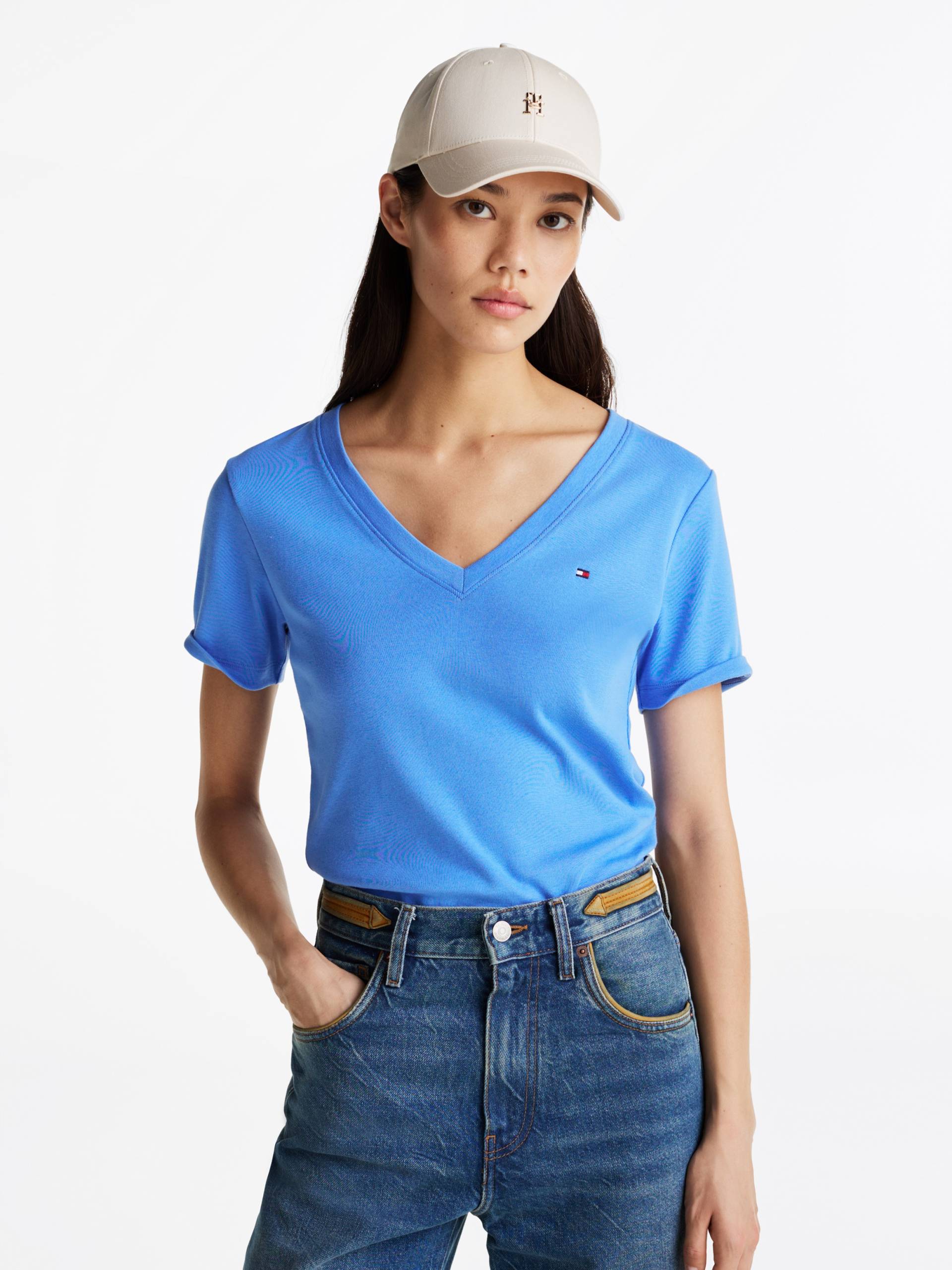 Tommy Hilfiger T-Shirt »SLIM CODY V-NK SS«, mit Logostickerei Tommy Hilfiger T-Shirt »SLIM CODY V-NK SS«, mit Logostickerei von TOMMY HILFIGER