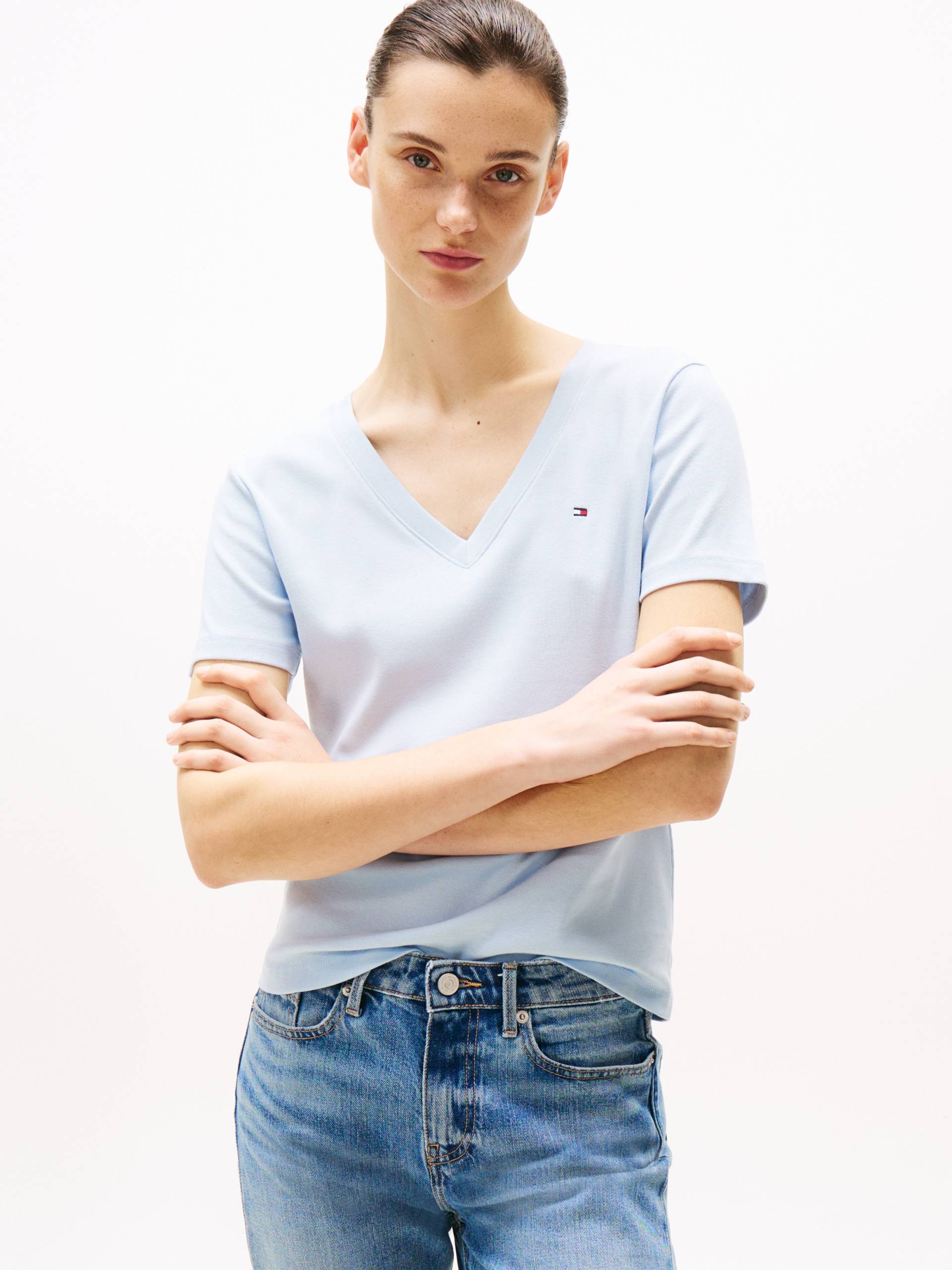 Tommy Hilfiger T-Shirt »SLIM CODY V-NK SS«, mit Logostickerei von TOMMY HILFIGER