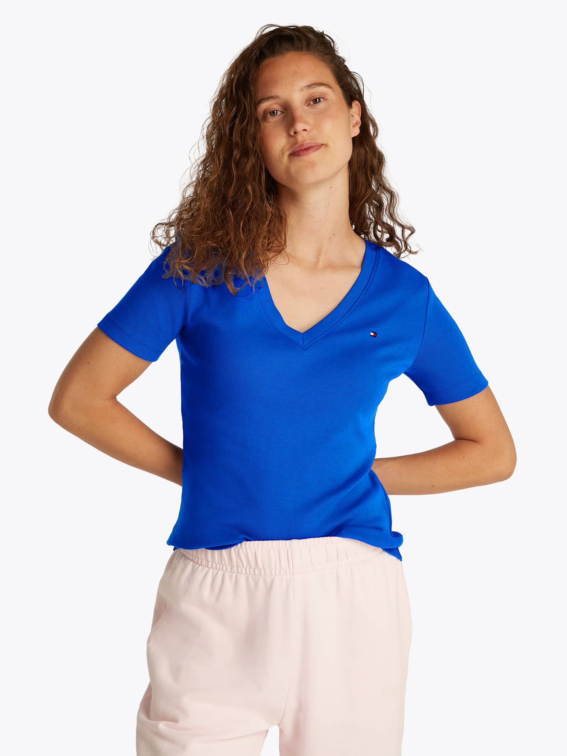 Tommy Hilfiger T-Shirt »SLIM CODY V-NK SS«, mit Logostickerei Tommy Hilfiger T-Shirt »SLIM CODY V-NK SS«, mit Logostickerei von TOMMY HILFIGER
