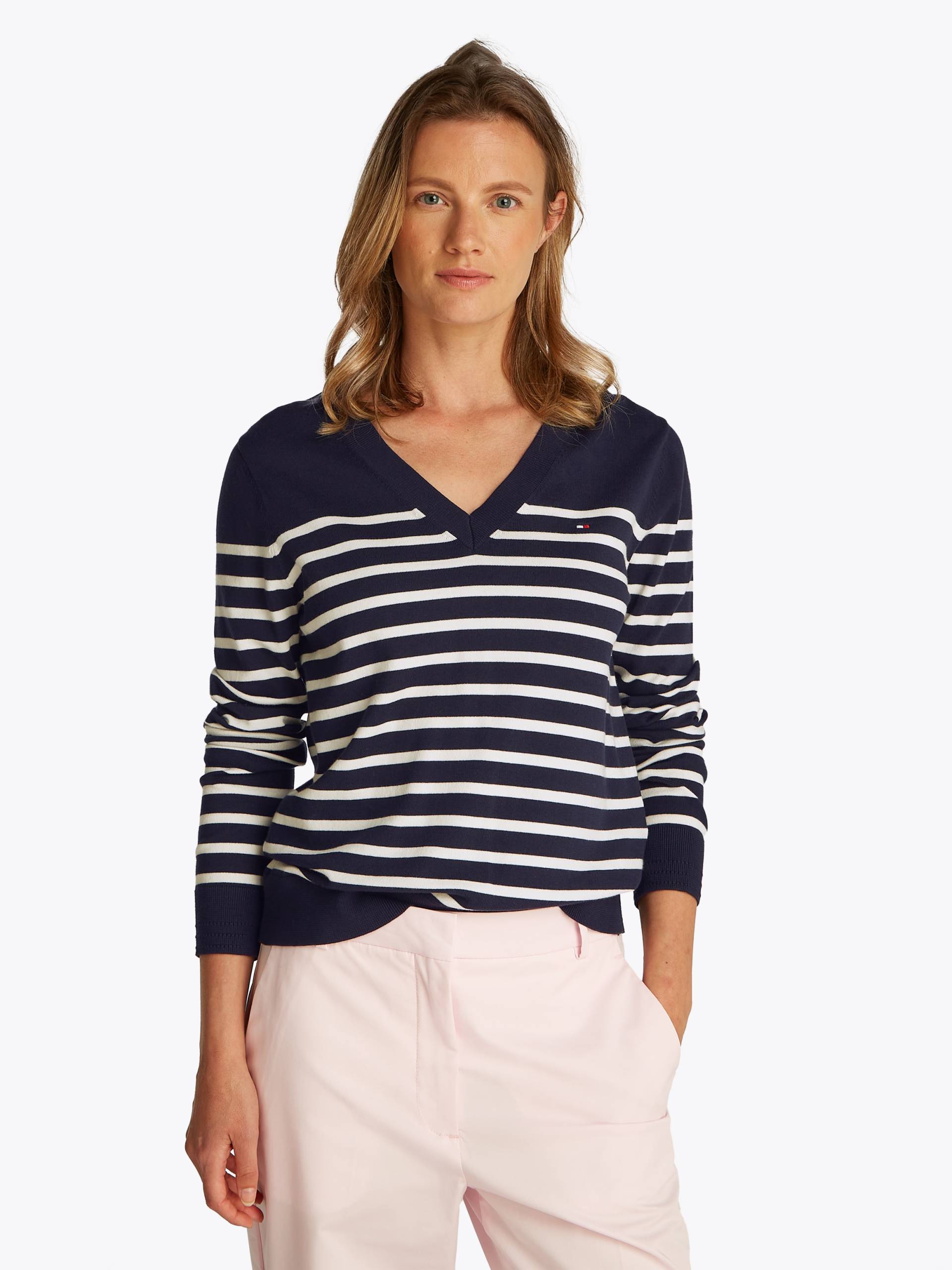 Tommy Hilfiger V-Ausschnitt-Pullover, mit Logo-Stickerei Tommy Hilfiger V-Ausschnitt-Pullover, mit Logo-Stickerei von TOMMY HILFIGER
