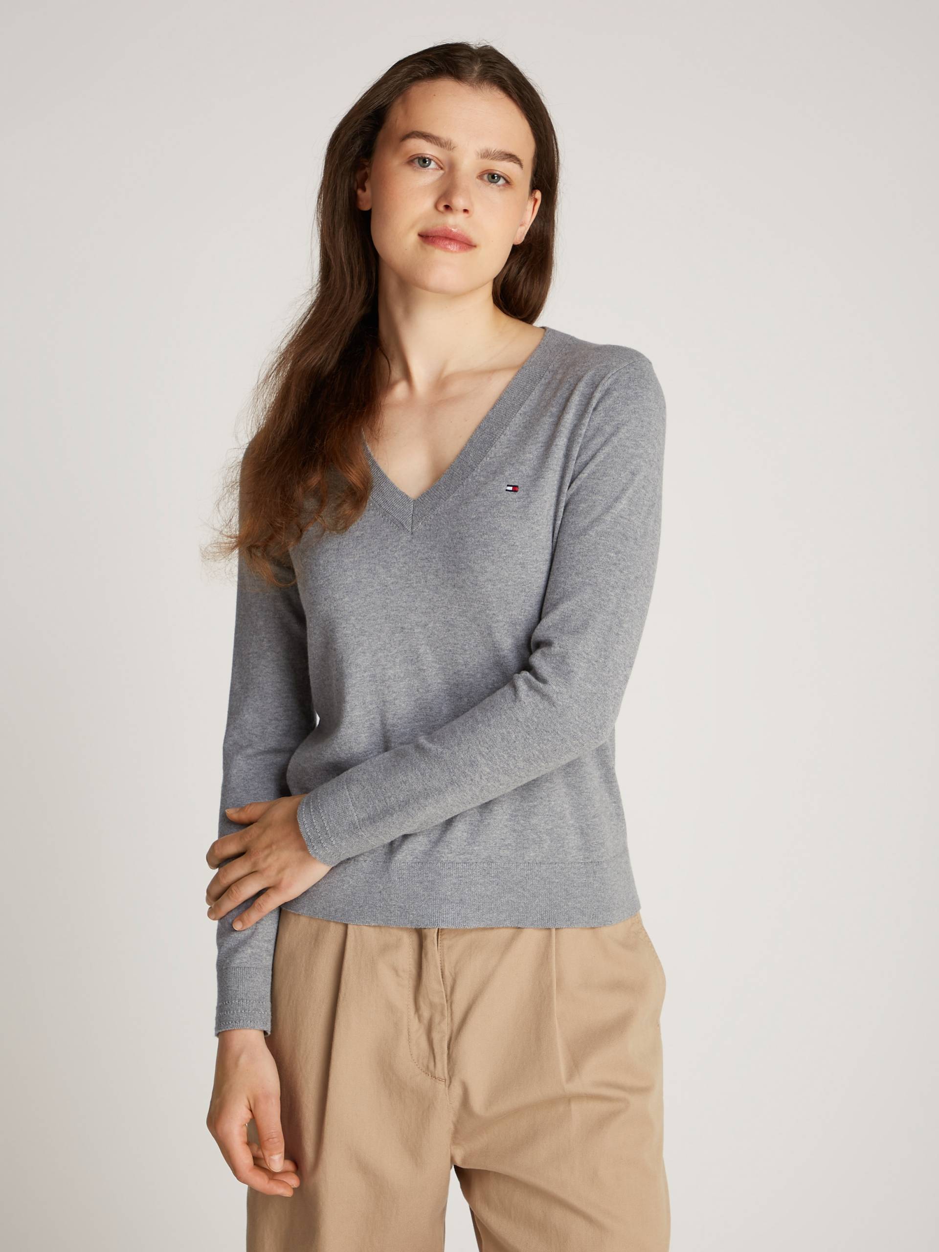 Tommy Hilfiger V-Ausschnitt-Pullover, mit Logo-Stickerei Tommy Hilfiger V-Ausschnitt-Pullover, mit Logo-Stickerei von TOMMY HILFIGER