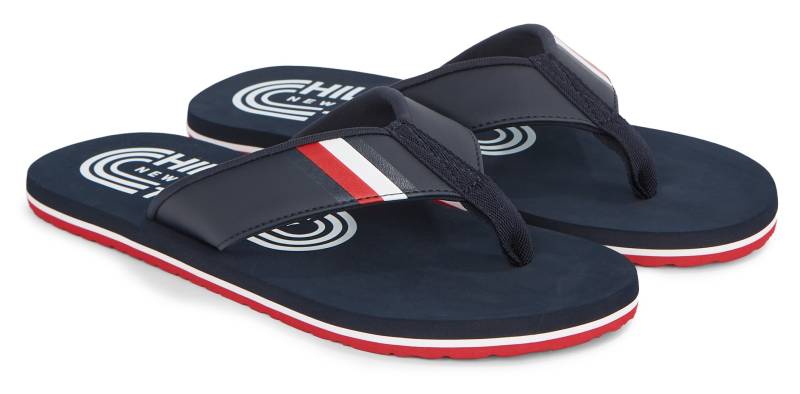 Tommy Hilfiger Zehentrenner »HILFIGER RWB PADDED BEACH SANDAL«, Sommerschuh, Schlappen, Poolslides, Badeschuh, mit Streifen-Details von TOMMY HILFIGER