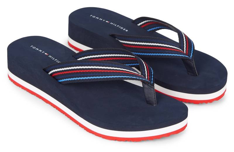 Tommy Hilfiger Zehentrenner »WEDGE STRIPES BEACH SANDAL«, Bademode, Sommerschuh, Schlappen, Poolslide mit Streifen von TOMMY HILFIGER