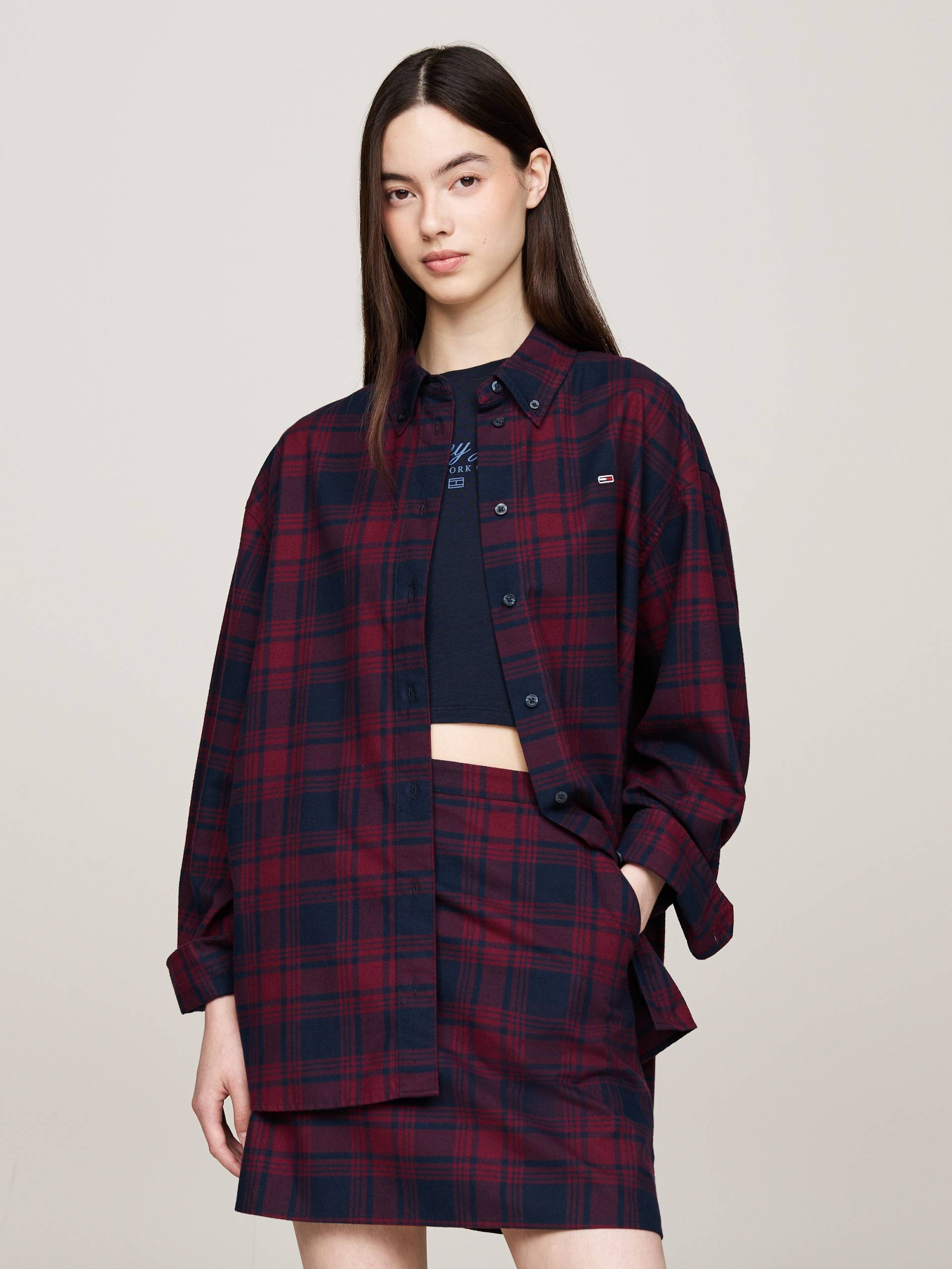 Tommy Jeans Curve Hemdbluse »TJW RLX TARTAN CHECK SHIRT EXT«, in Grossen Grössen mit Logostickerei von TOMMY JEANS Curve