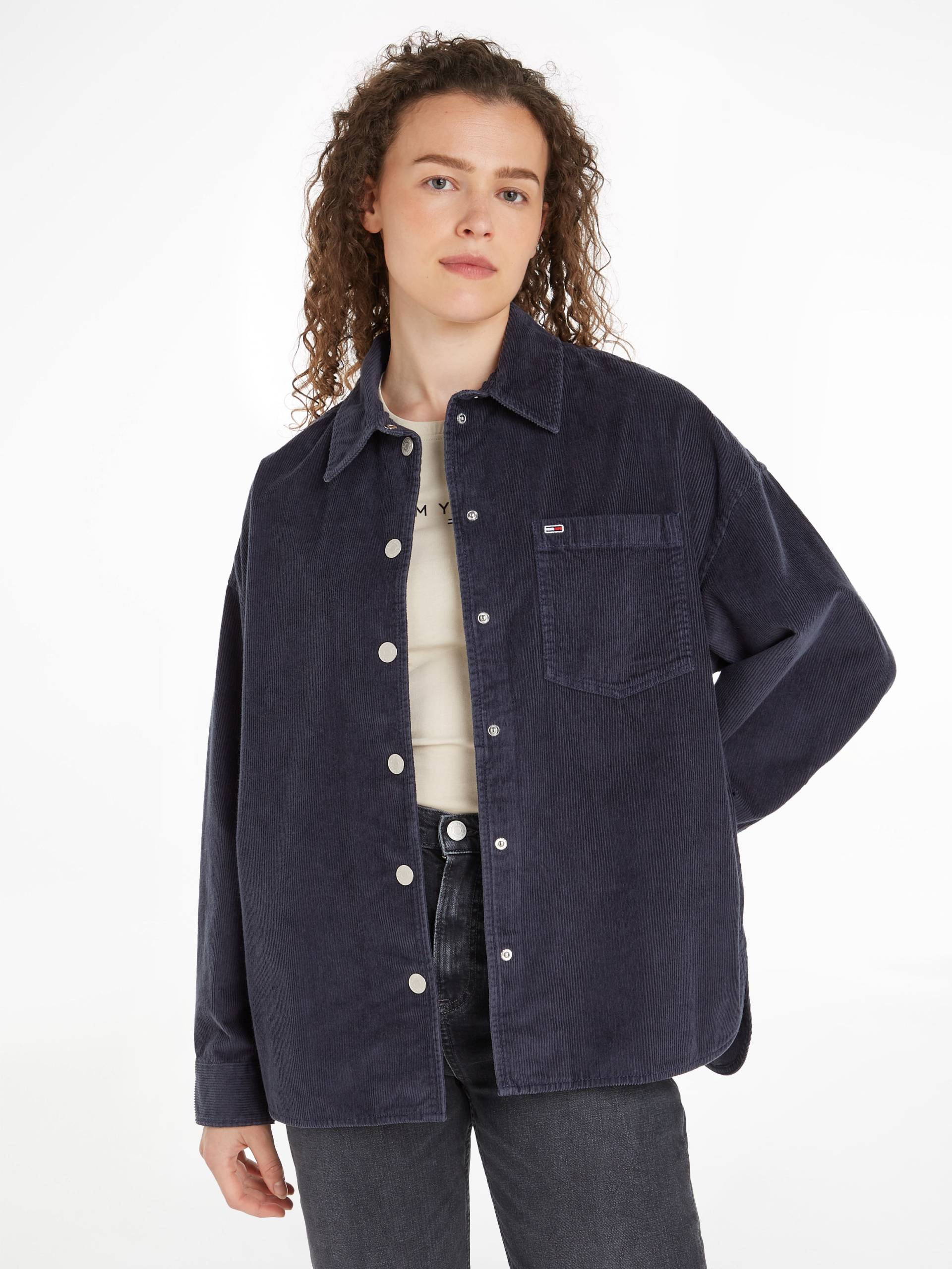 Tommy Jeans Curve Hemdbluse »TJW WASHED CORD OVERSHIRT EXT«, Grosse Grössen, Feincord, Drucker, abgerundeter Saum von TOMMY JEANS Curve