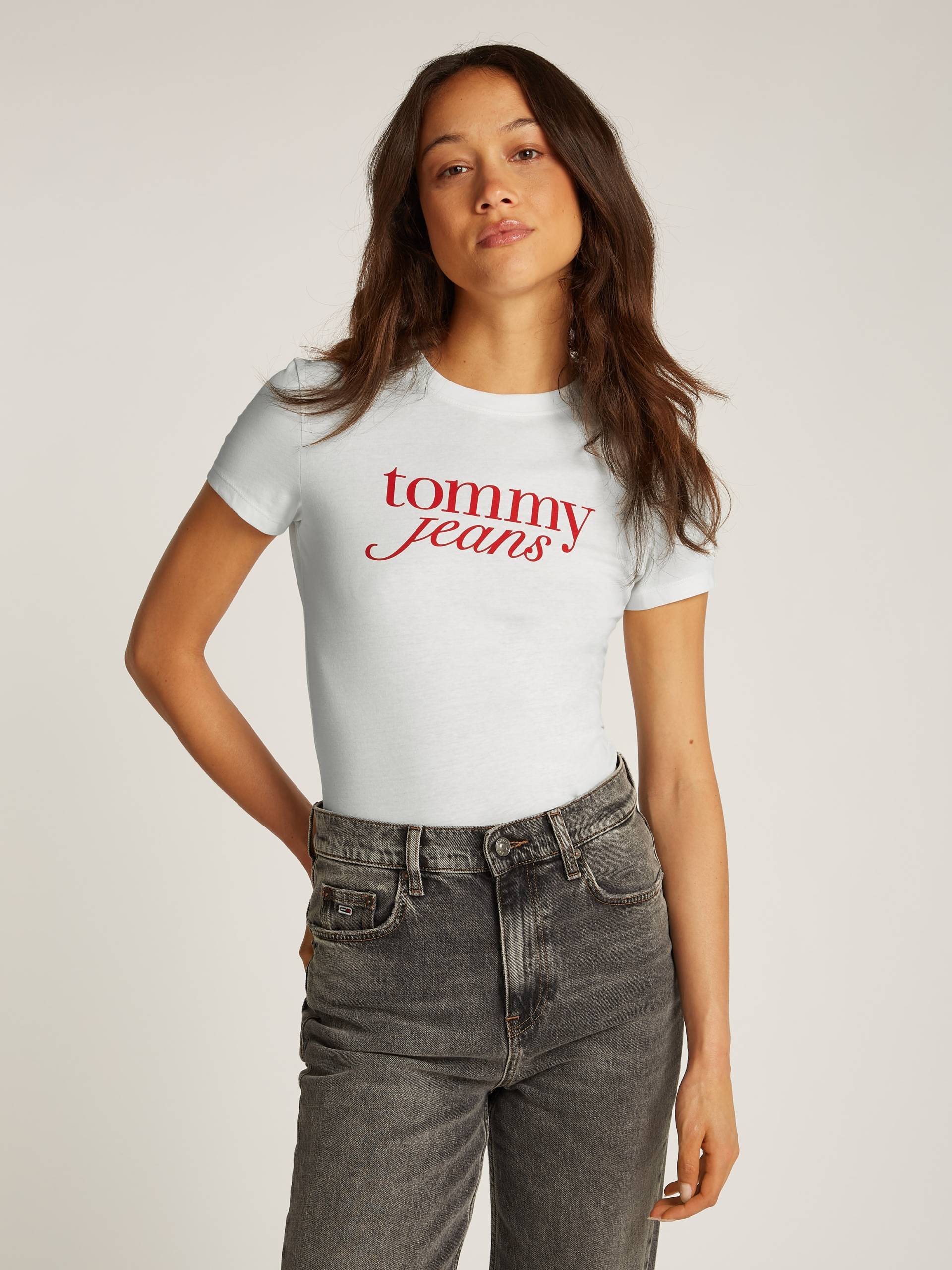 Tommy Jeans Curve Rundhalsshirt »Shirt TJW SLIM ESSENTIAL«, in Grossen Grössen, Logo-Print auf Brusthöhe, mit Logostickerei von TOMMY JEANS Curve