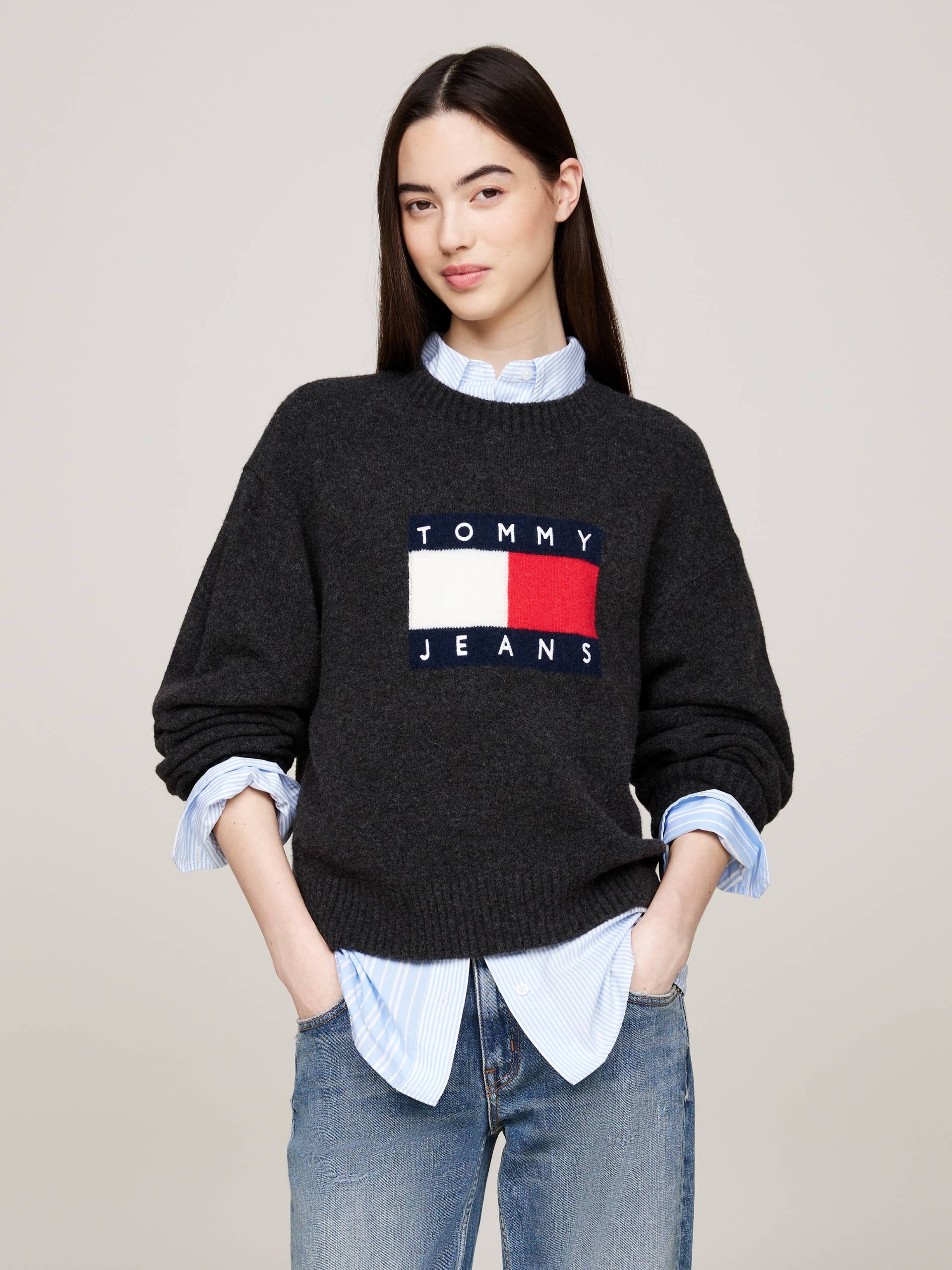 Tommy Jeans Curve Strickpullover »TJW MELANGE FLAG SWEATER EXT«, in Grossen Grössen, mit Wollanteil & Elasthan von TOMMY JEANS Curve