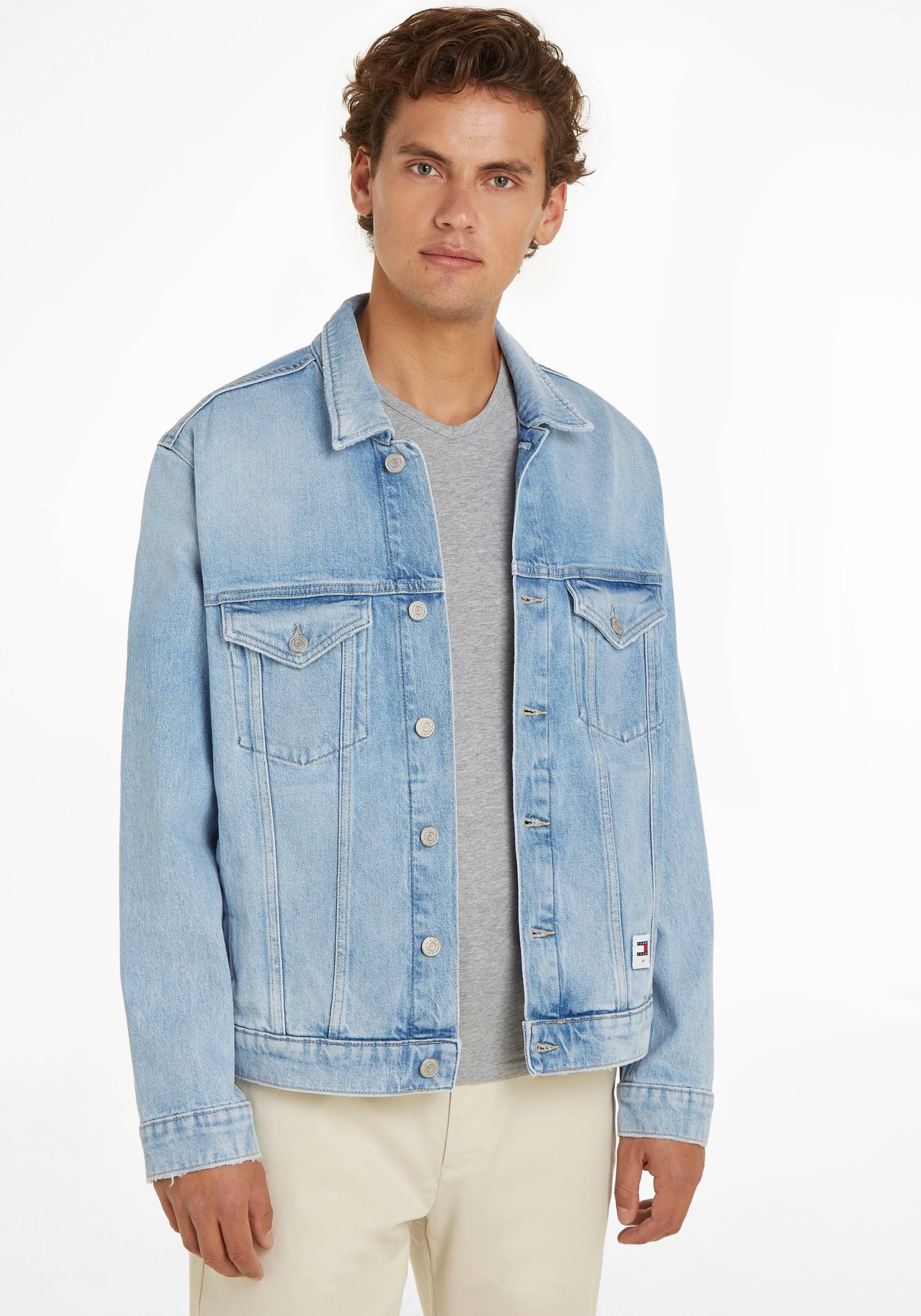 Tommy Jeans Plus Jeansjacke »RYAN RGLR TRCKR JCKT«, Grosse Grössen, mit Fade-Effekte Tommy Jeans Plus Jeansjacke »RYAN RGLR TRCKR JCKT«, Grosse Grössen, mit Fade-Effekte von TOMMY JEANS Plus
