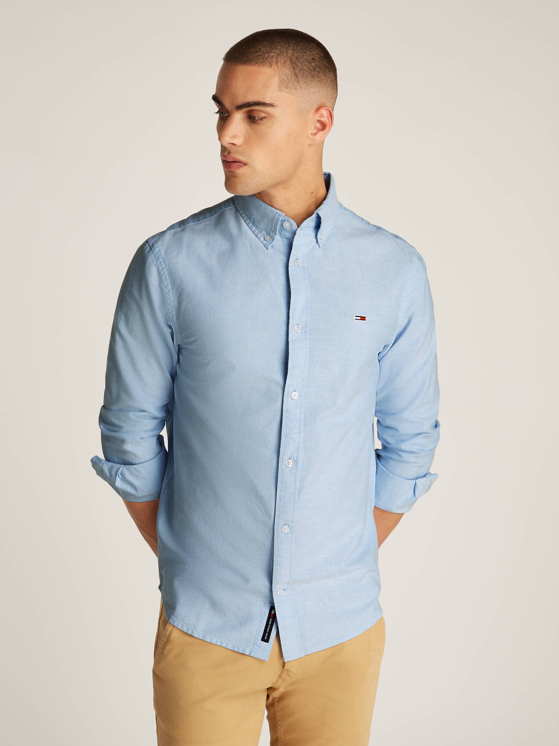 Tommy Jeans Plus Langarmhemd »TJM REG OXFORD SHIRT EXT«, in Grossen Grössen, Logostickerei, Button-down-Kragen von TOMMY JEANS Plus