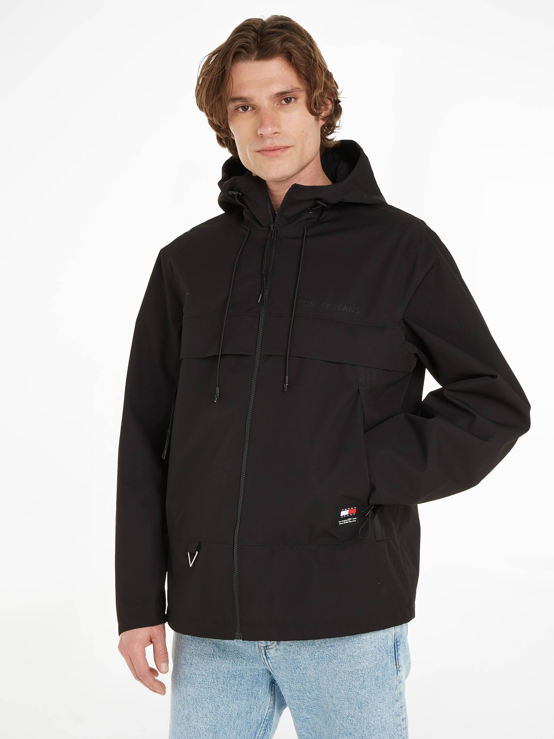 Tommy Jeans Plus Outdoorjacke »TJM TECH OUTDOOR CHICAGO EXT«, mit Kapuze, mit Logo-Schriftzug auf der Brust von TOMMY JEANS Plus