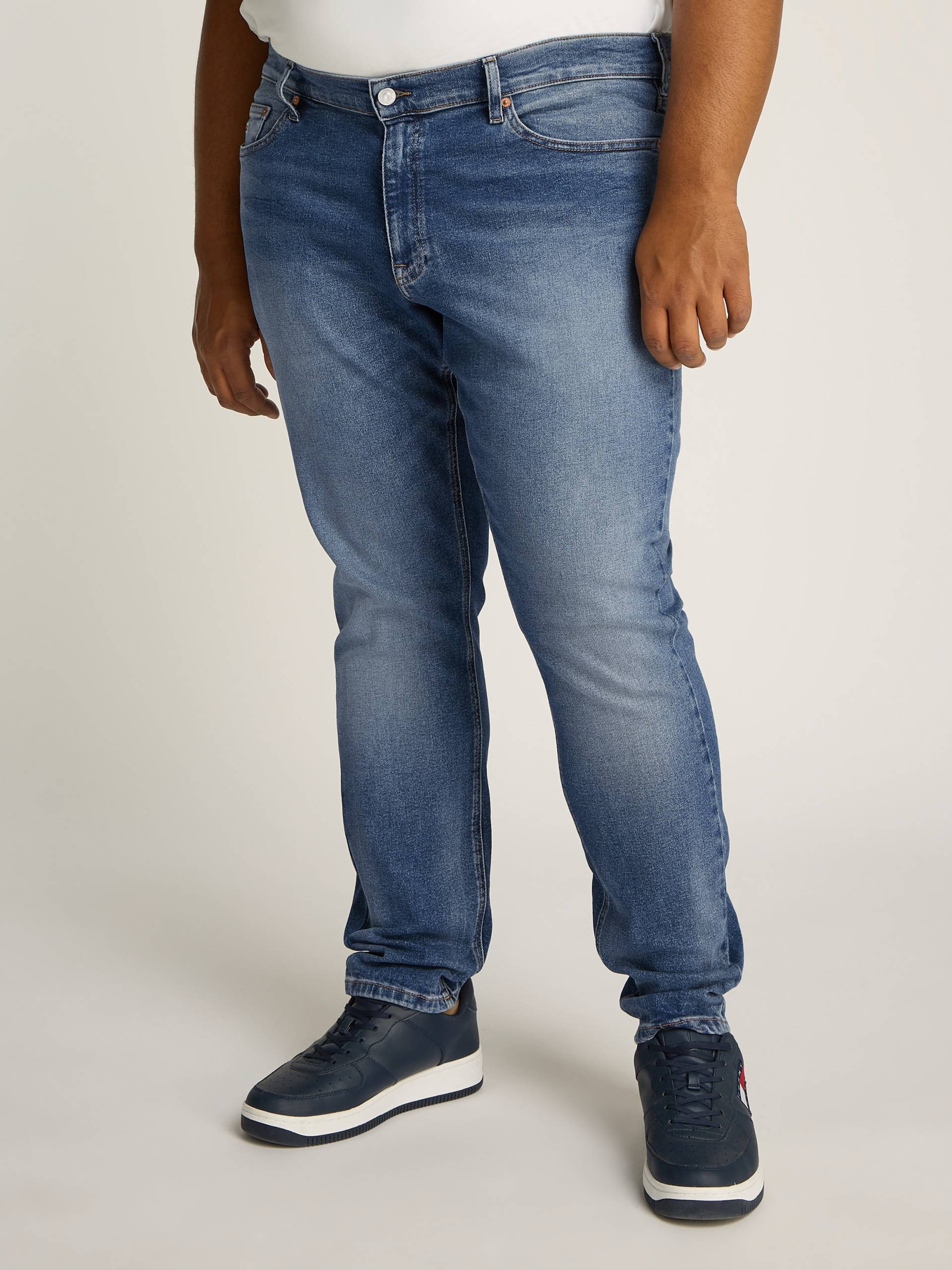 Tommy Jeans Plus Slim-fit-Jeans, in Grossen Grössen, stoned wash Optik Tommy Jeans Plus Slim-fit-Jeans, in Grossen Grössen, stoned wash Optik von TOMMY JEANS Plus