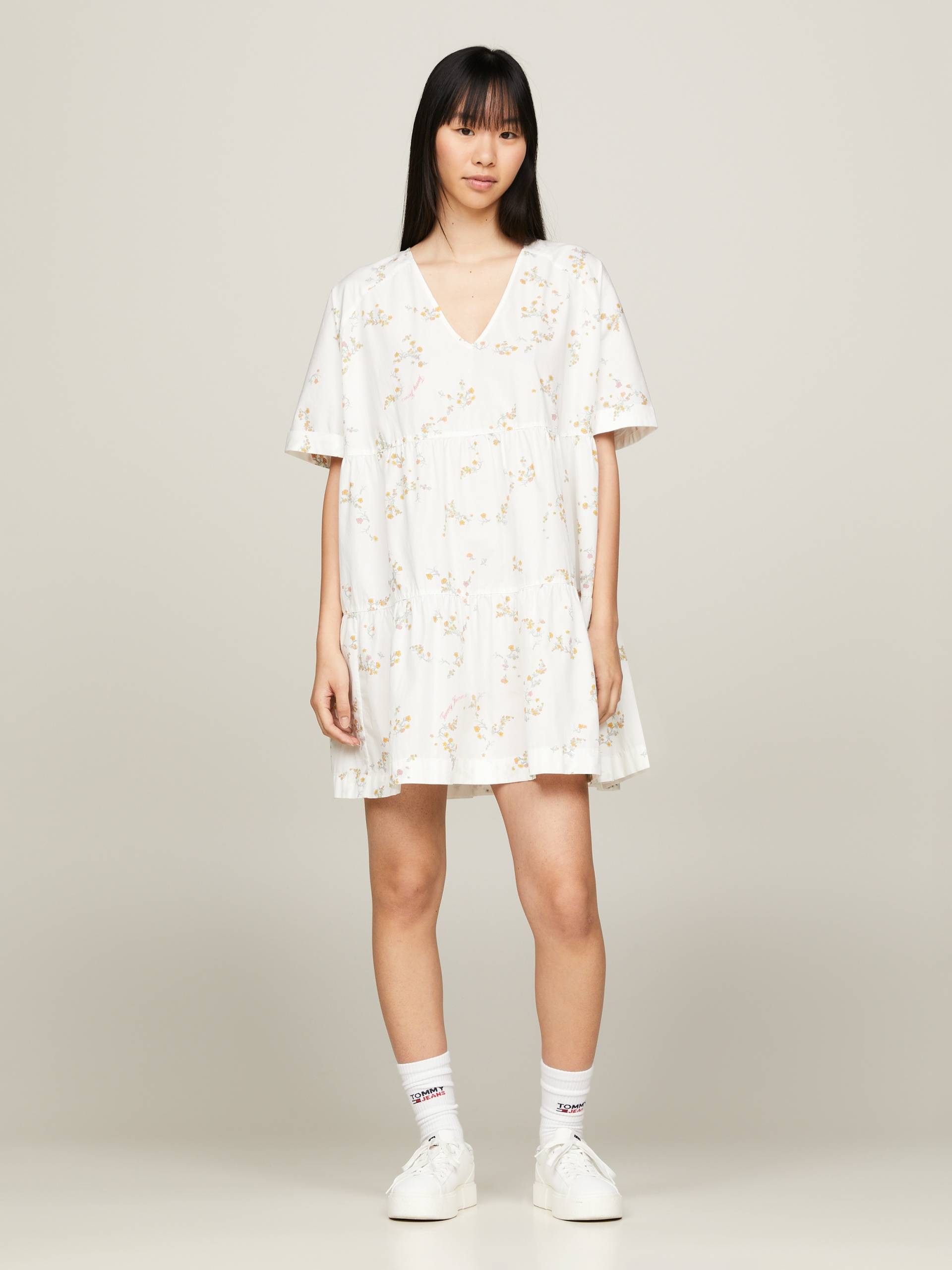 Tommy Jeans Blusenkleid »TJW POPLIN A-LINE SS DRESS EXT«, mit V-Ausschnitt Tommy Jeans Blusenkleid »TJW POPLIN A-LINE SS DRESS EXT«, mit V-Ausschnitt von TOMMY JEANS