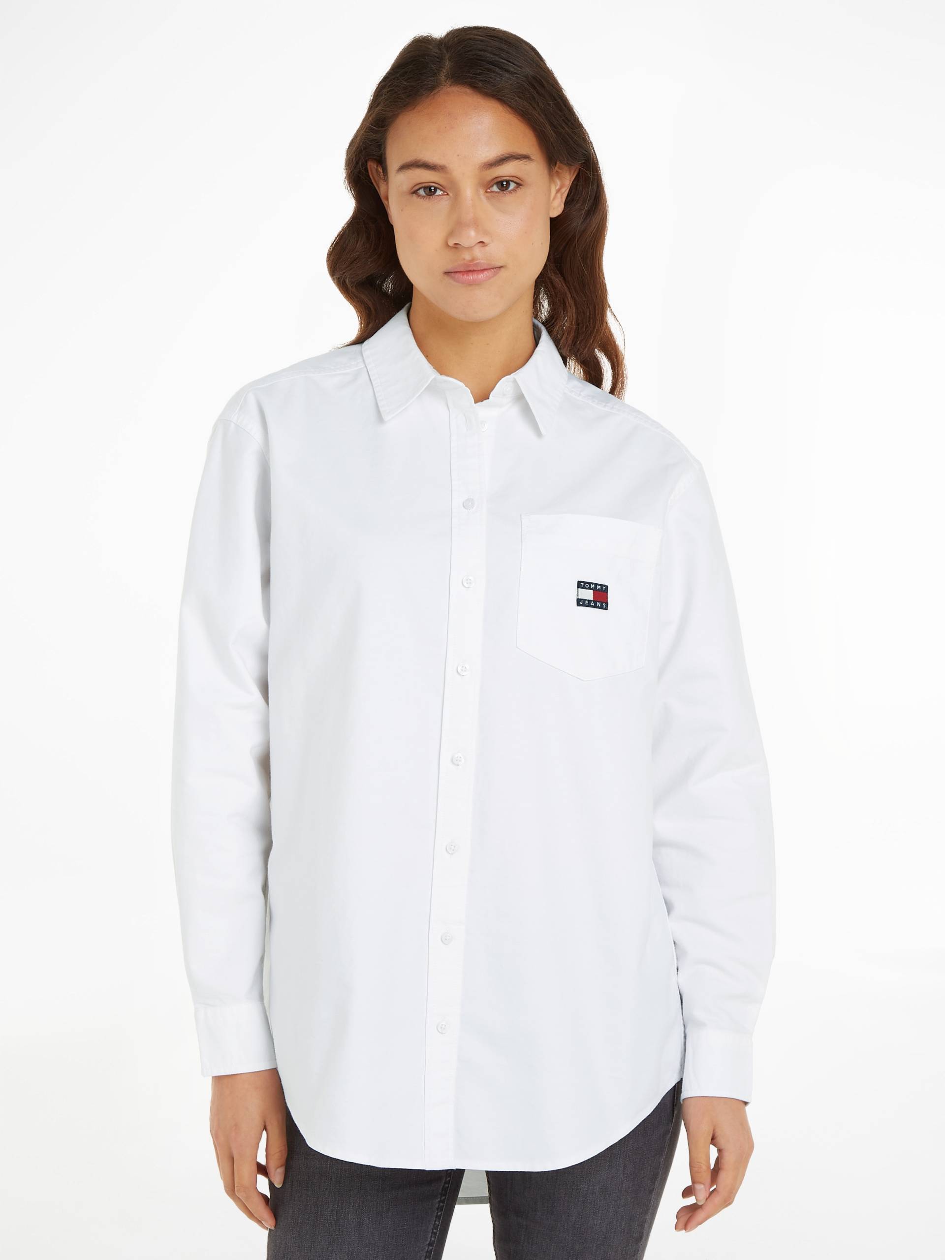 Tommy Jeans Blusentop »TJW BADGE BOYFRIEND«, mit Tommy Jeans Logo-Badge von TOMMY JEANS