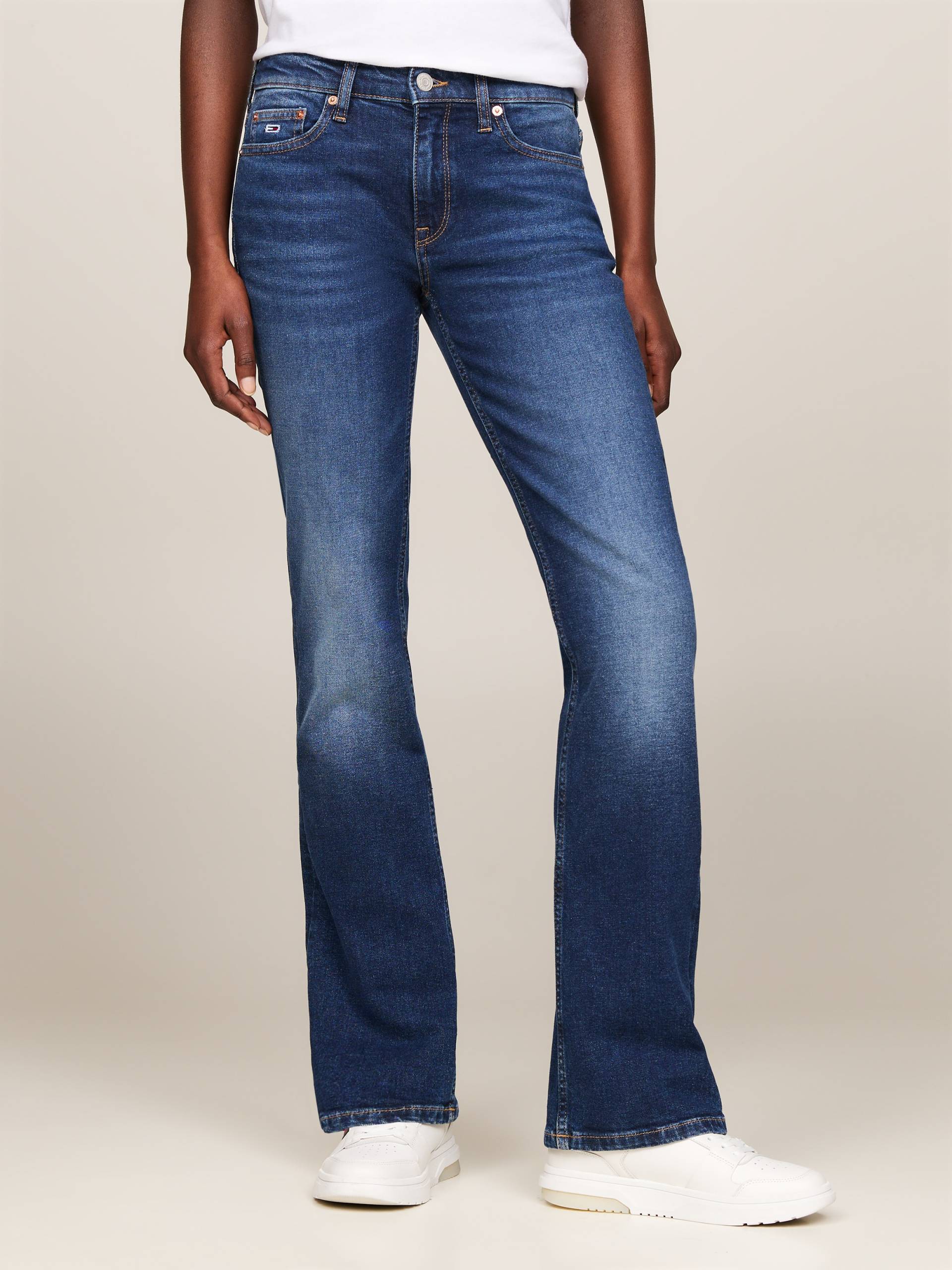 Tommy Jeans Bootcut-Jeans »MADDIE MD BC DH5161«, mit Logo-Badge und Stickereien von TOMMY JEANS