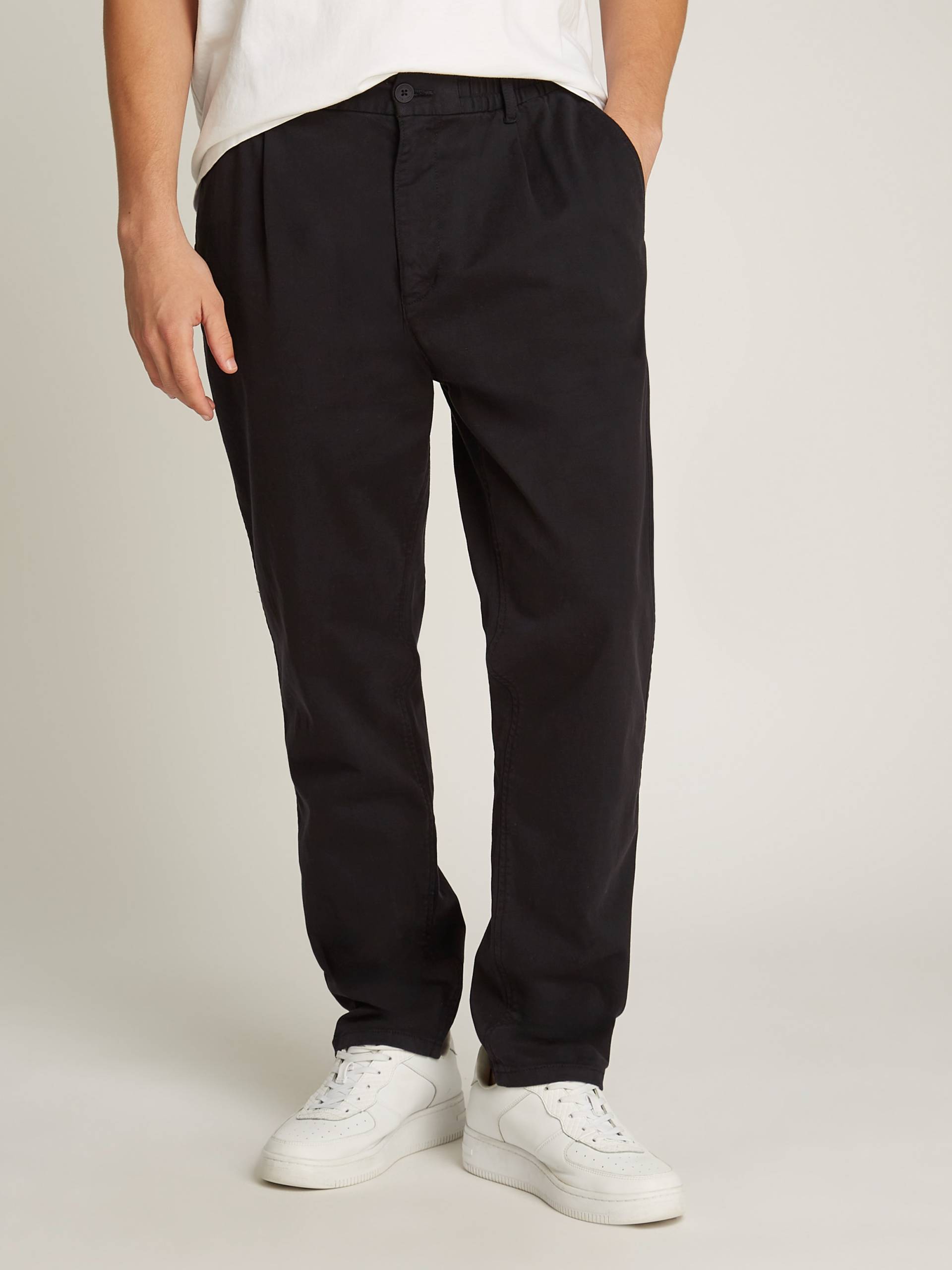 Tommy Jeans Chinohose »TJM CASUAL ELASTICATED PANT«, mit Bundfalten von TOMMY JEANS