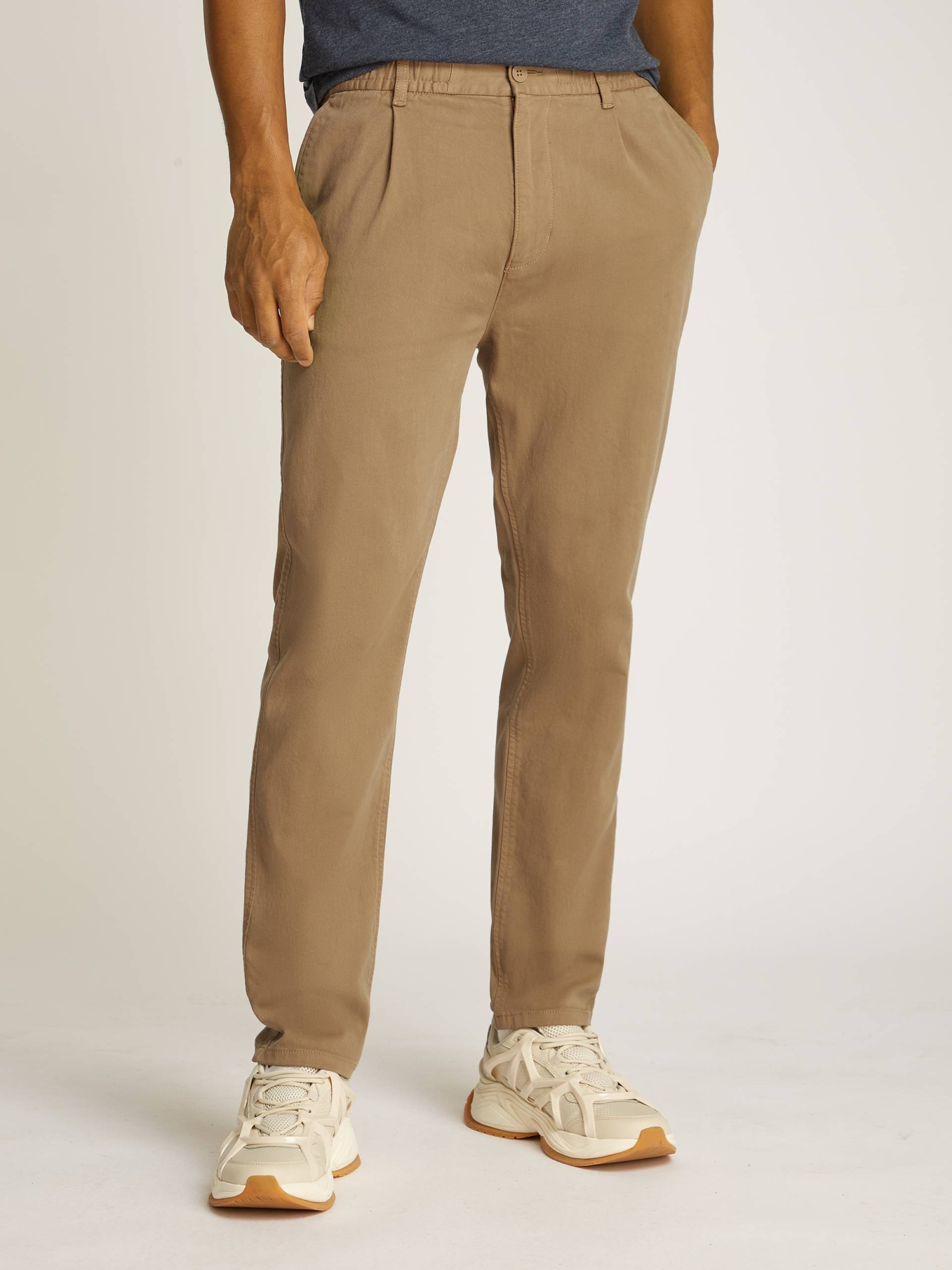 Tommy Jeans Chinohose »TJM CASUAL ELASTICATED PANT«, mit Bundfalten von TOMMY JEANS