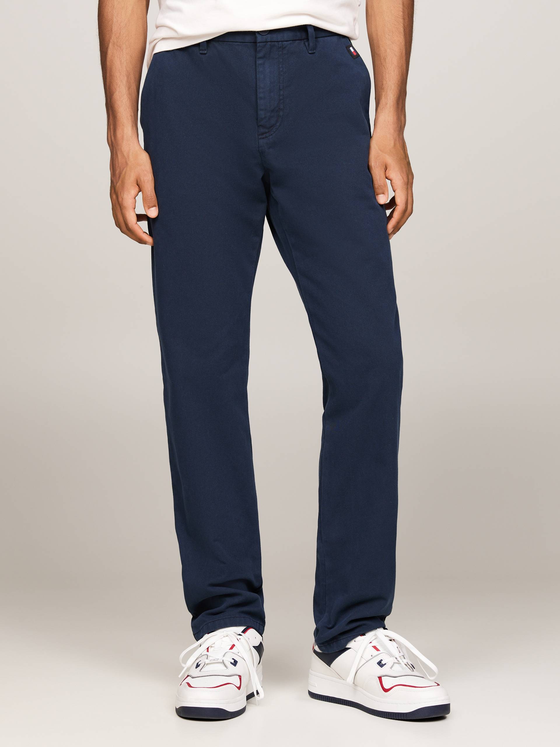 Tommy Jeans Chinohose »TJM RYAN TWILL CHINO«, mit Logo-Patch von TOMMY JEANS