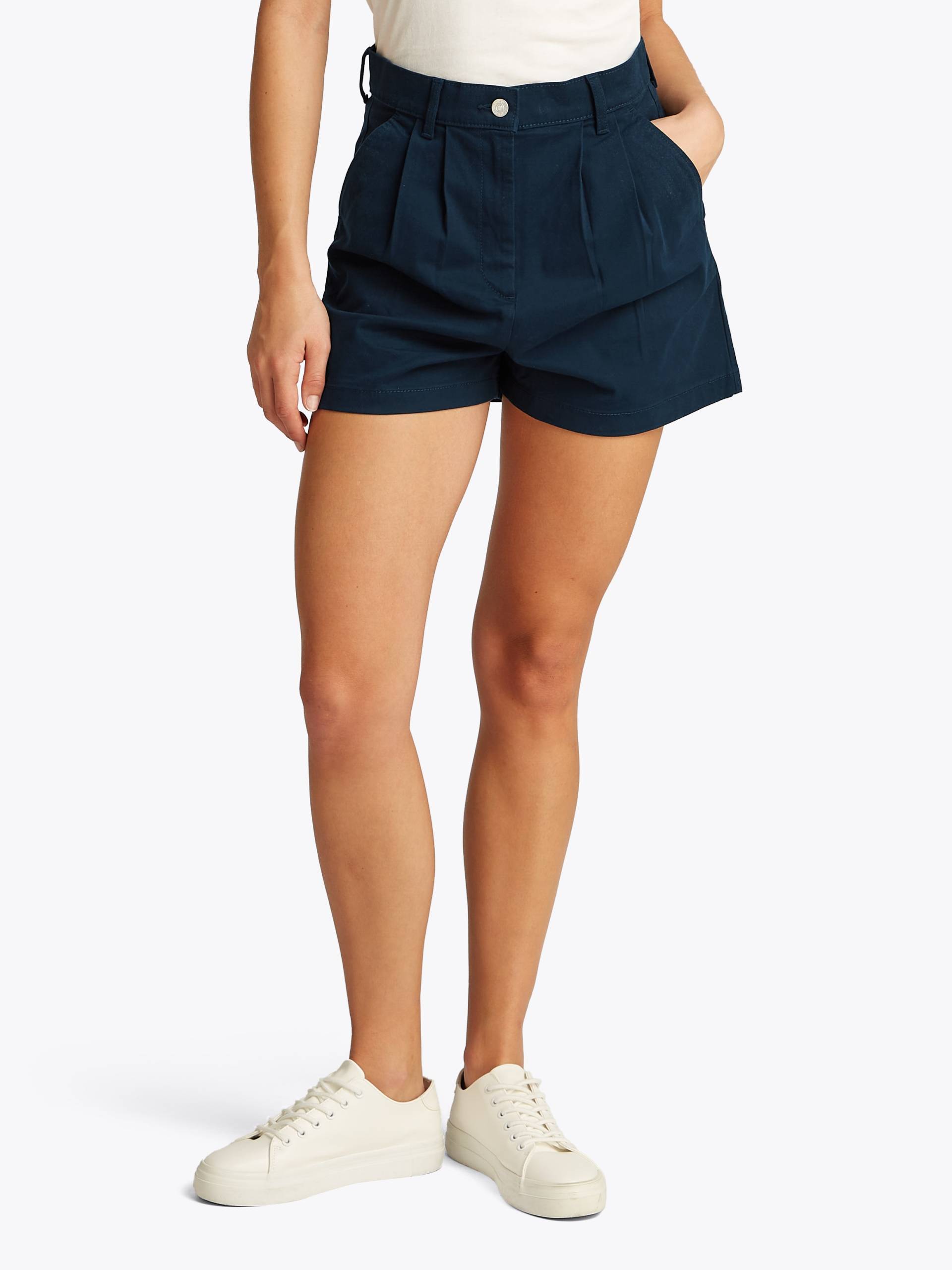 Tommy Jeans Chinoshorts »TJW CLAIRE HR PLEATED SHORT«, mit Bundfalten, mit Logostickerei von TOMMY JEANS