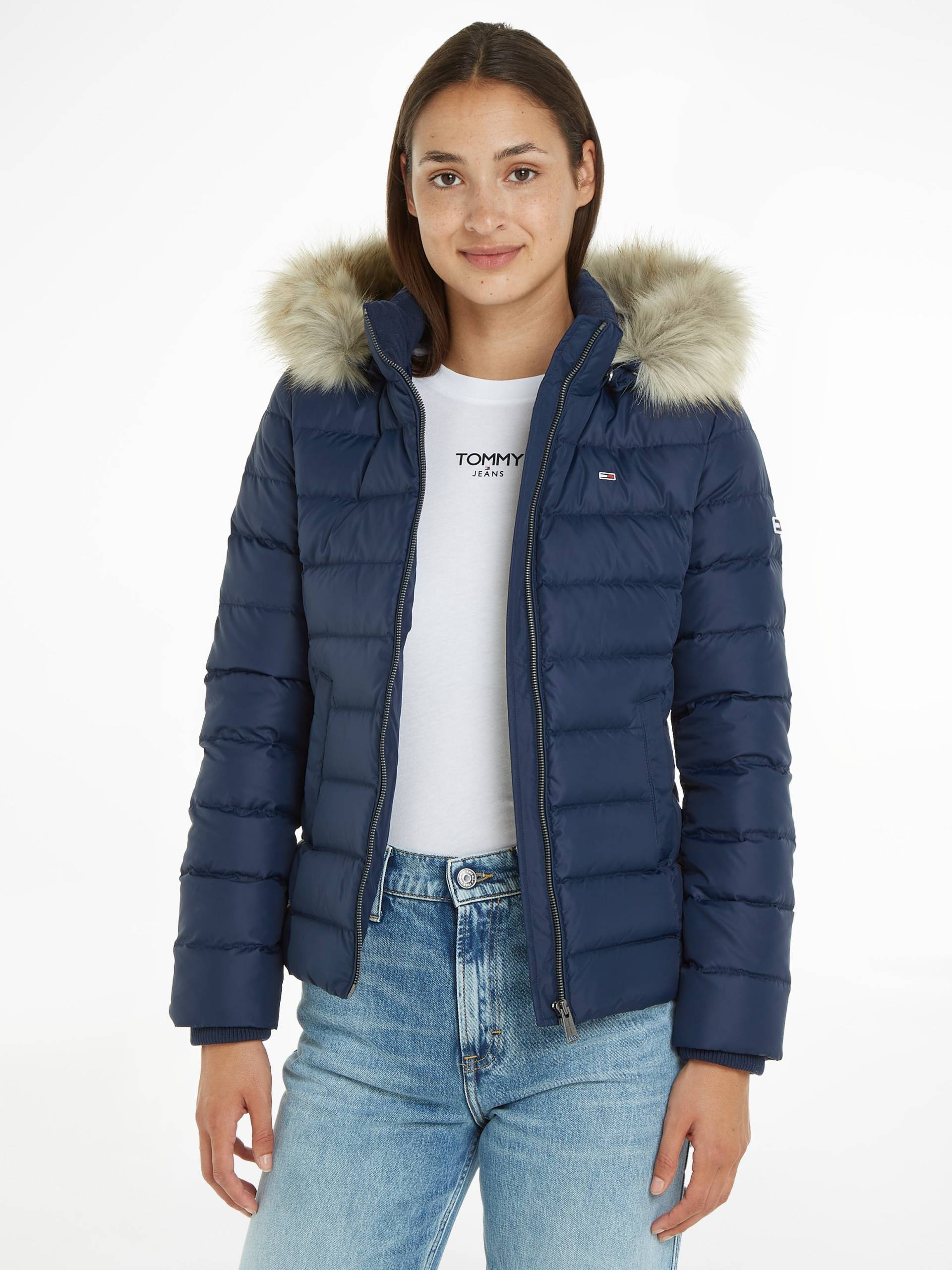 Tommy Jeans Daunenjacke »BASIC HOODED DOWN JACKET«, mit Kapuze, mit Fellimitat an der Kapuze & Tommy Jeans Logo-Flag von TOMMY JEANS