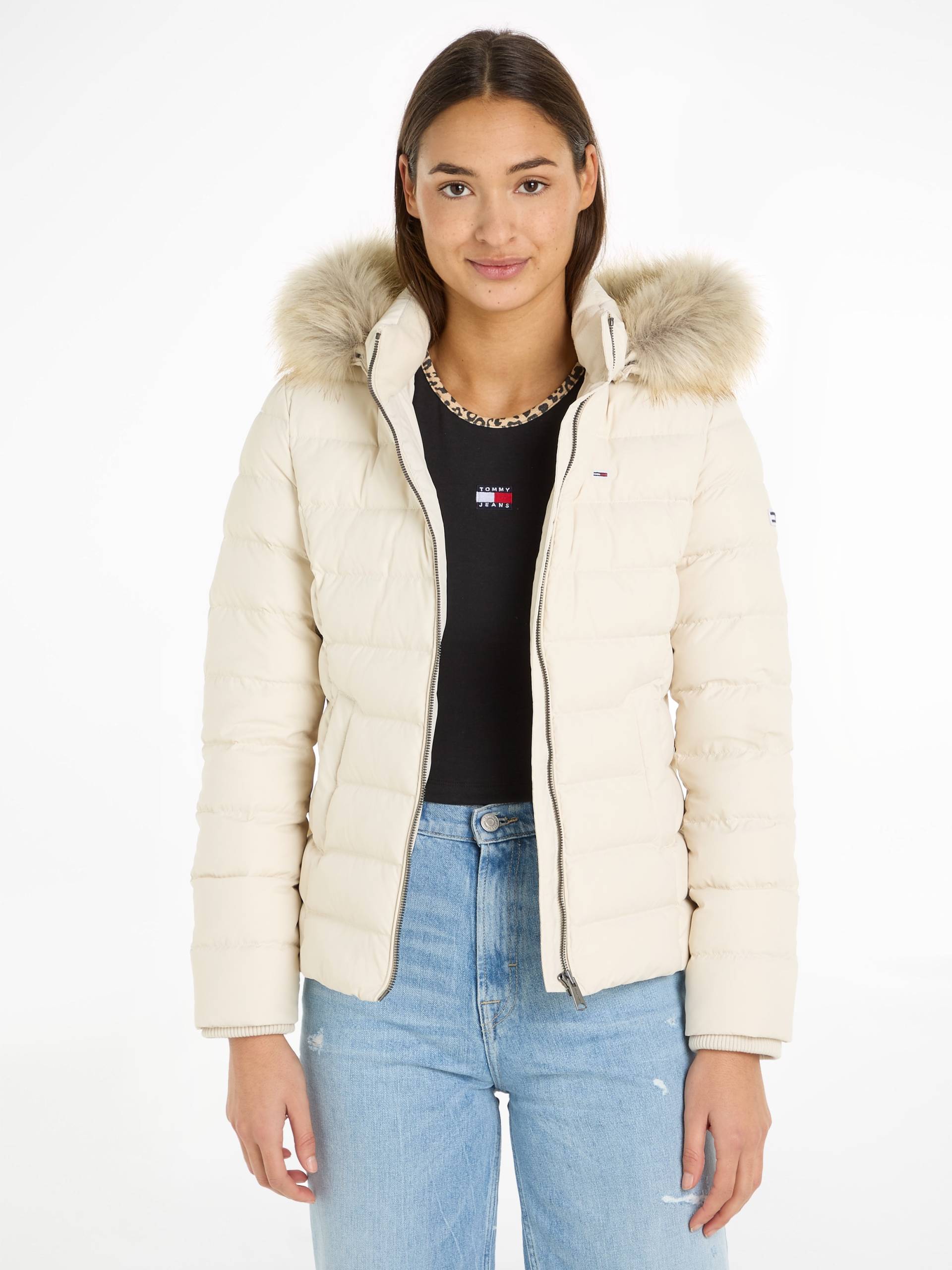 Tommy Jeans Daunenjacke »BASIC HOODED DOWN JACKET«, mit Kapuze, mit Fellimitat an der Kapuze & Tommy Jeans Logo-Flag von TOMMY JEANS