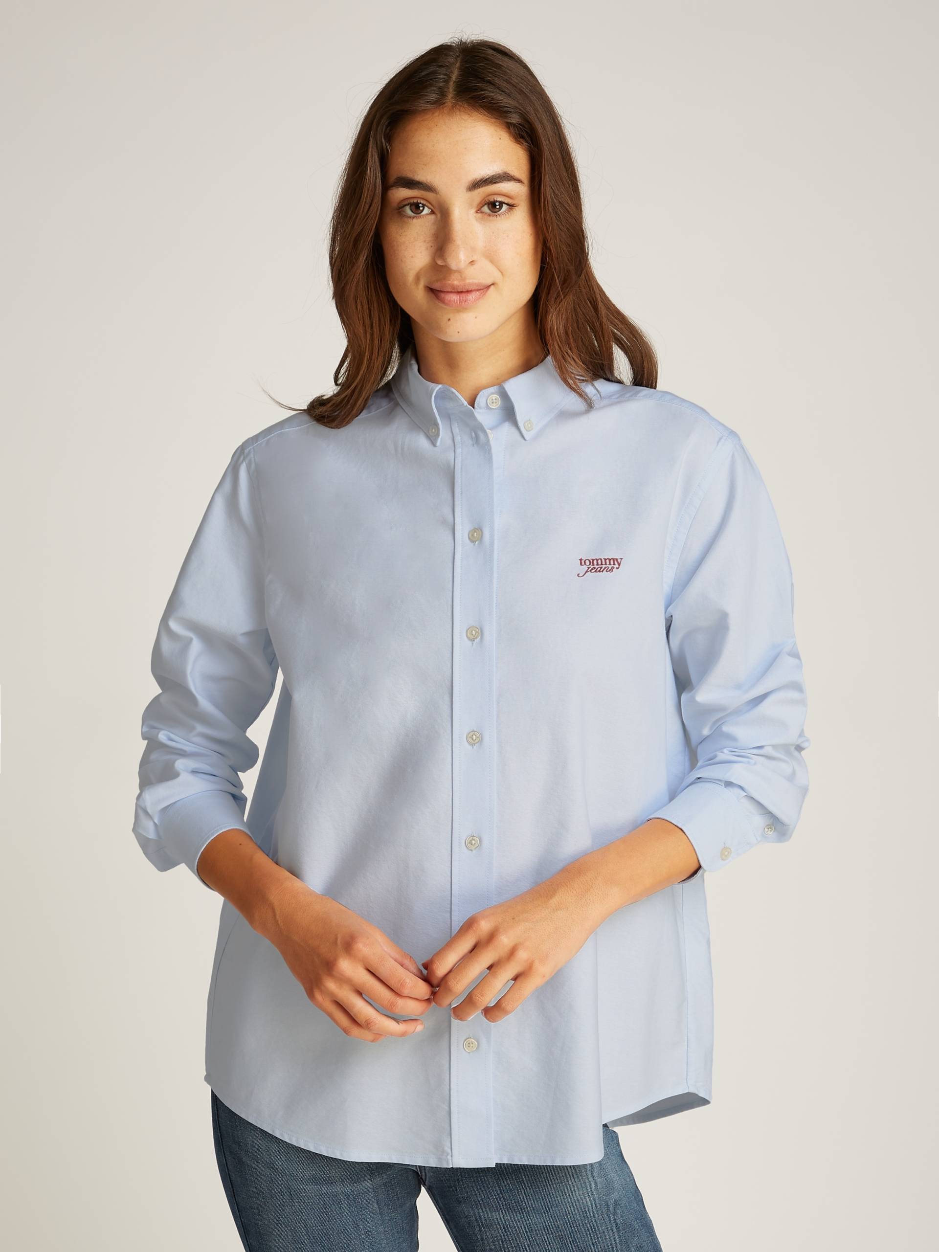 Tommy Jeans Hemdbluse »TJW RLX SCRIPT OXFORD SHIRT«, mit Logo-Stickereien Tommy Jeans Hemdbluse »TJW RLX SCRIPT OXFORD SHIRT«, mit Logo-Stickereien von TOMMY JEANS