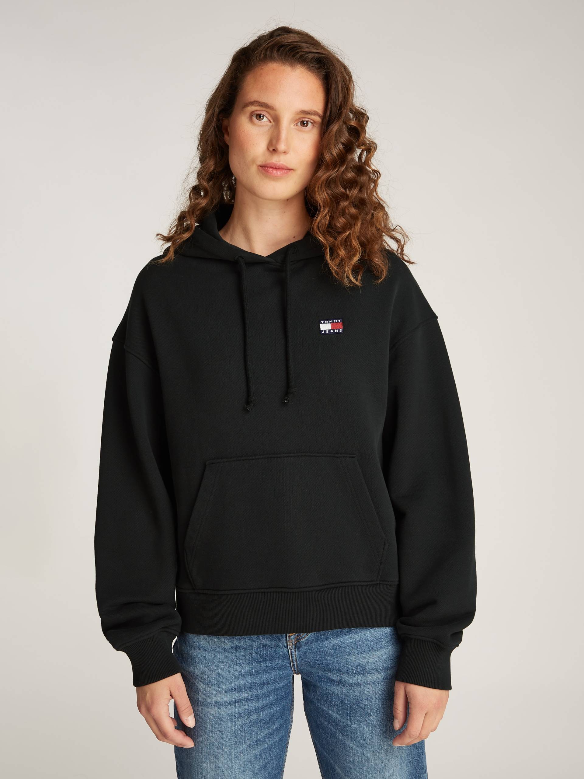 Tommy Jeans Hoodie »TJW BXY BADGE HOODIE EXT«, mit Logo-Badge Tommy Jeans Hoodie »TJW BXY BADGE HOODIE EXT«, mit Logo-Badge von TOMMY JEANS