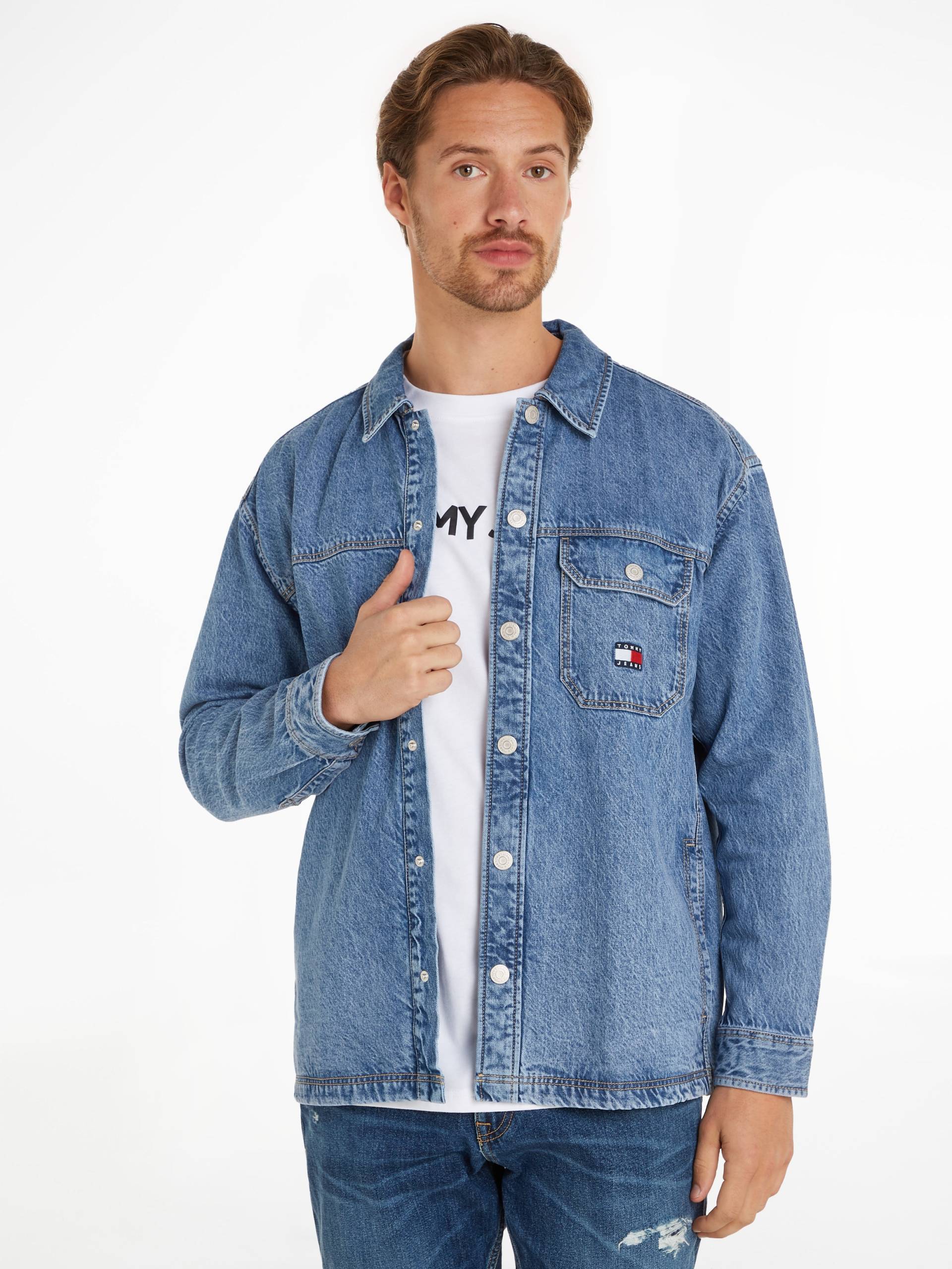 Tommy Jeans Jeanshemd »TJM ESSENTIAL DENIM OVERSHIRT«, mit Logostickerei von TOMMY JEANS