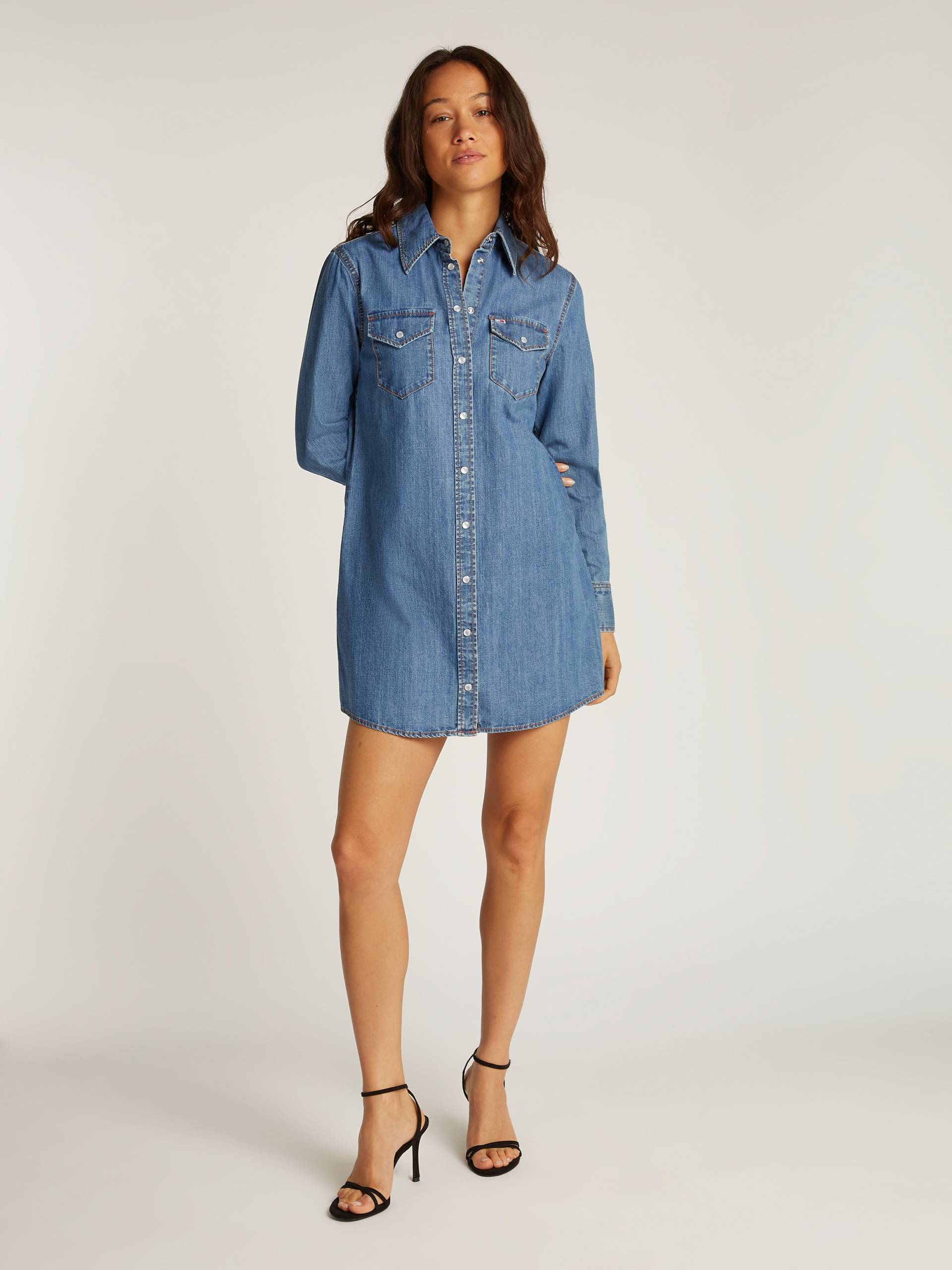 Tommy Jeans Jeanskleid »REGULAR WESTERN DRESS«, mit Logostickerei Tommy Jeans Jeanskleid »REGULAR WESTERN DRESS«, mit Logostickerei von TOMMY JEANS