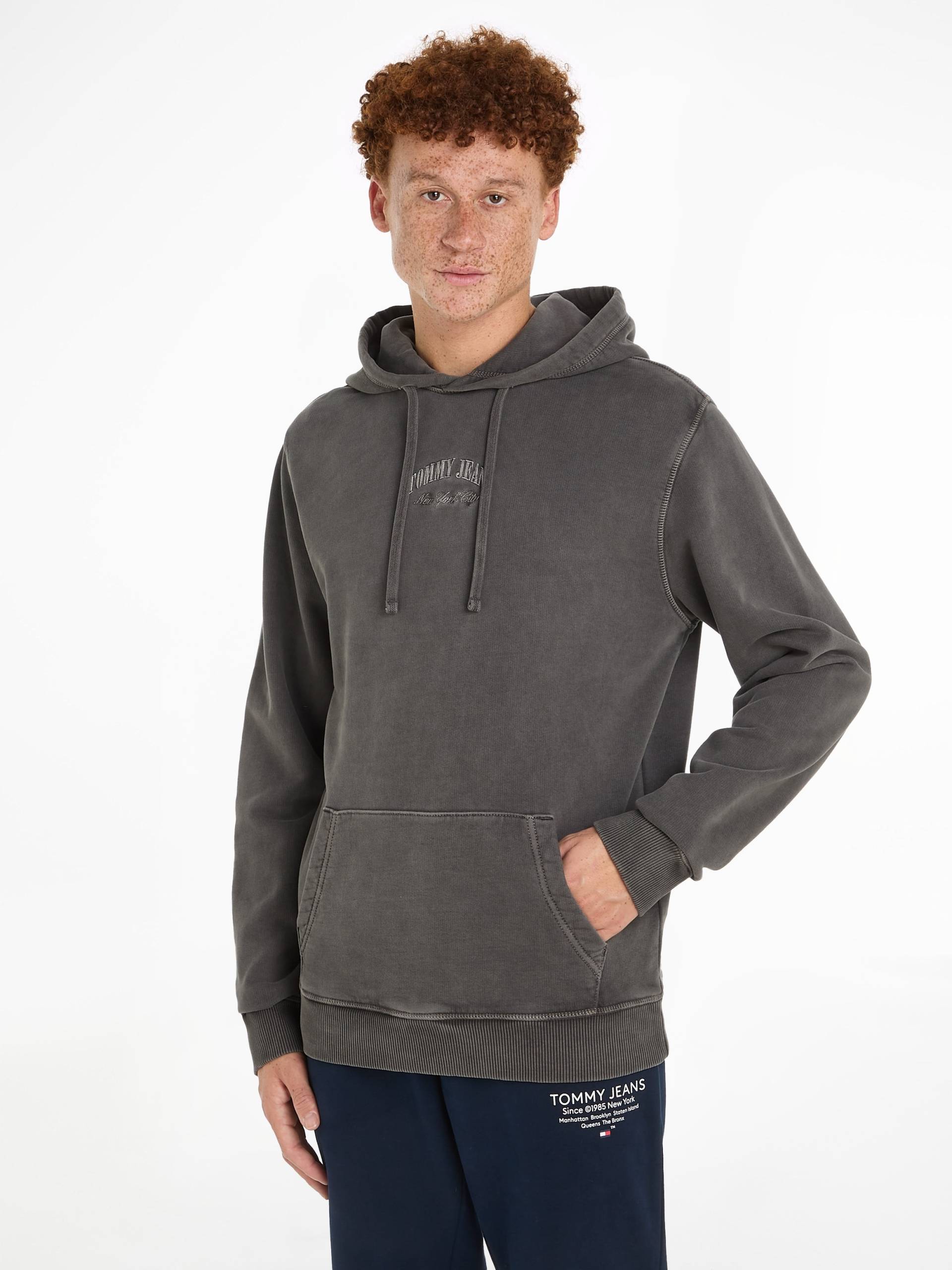 Tommy Jeans Kapuzensweatshirt »TJM REG ARCH VARSITY HOODIE«, mit Tommy Jeans Stickerei auf der Brust von TOMMY JEANS