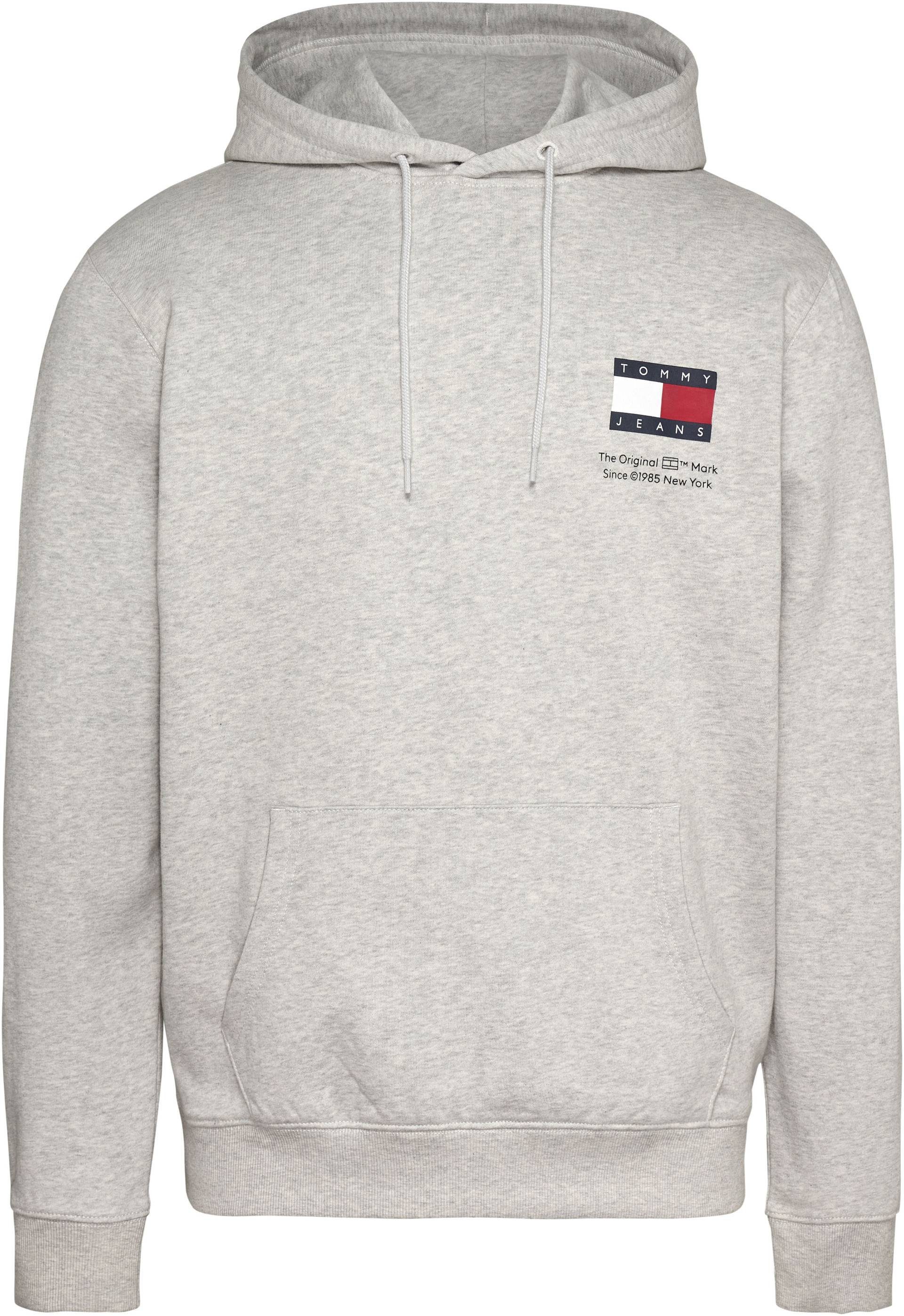 Tommy Jeans Kapuzensweatshirt »TJM REG ESSENTIAL FLAG HOOD EXT«, mit Kängurutasche von TOMMY JEANS