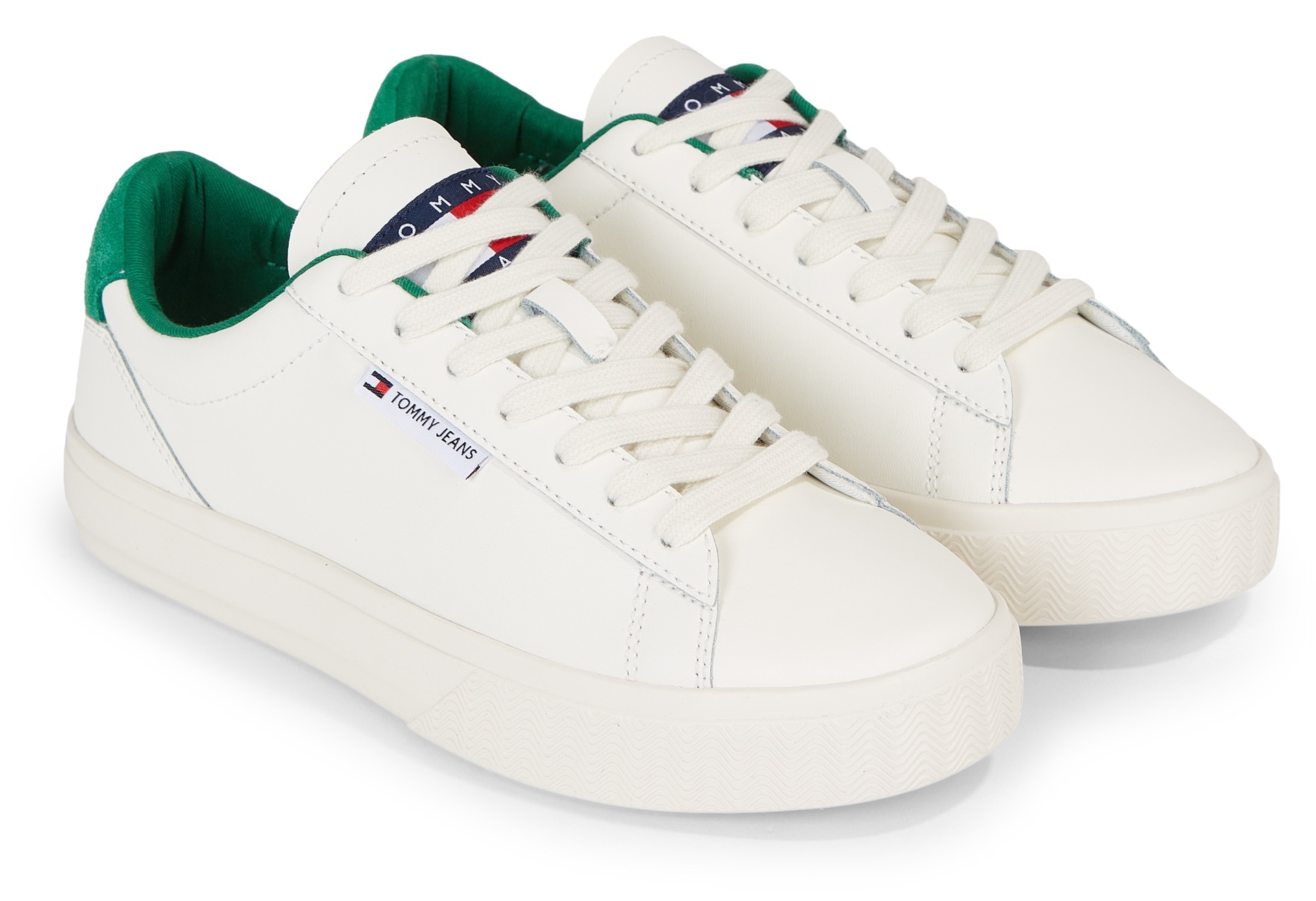 Tommy Jeans Plateausneaker »TJW CUPSOLE SNEAKER ESS«, mit Logoaufnäher an der Zunge, Freizeitschuh, Halbschuh, Schnürschuh von TOMMY JEANS